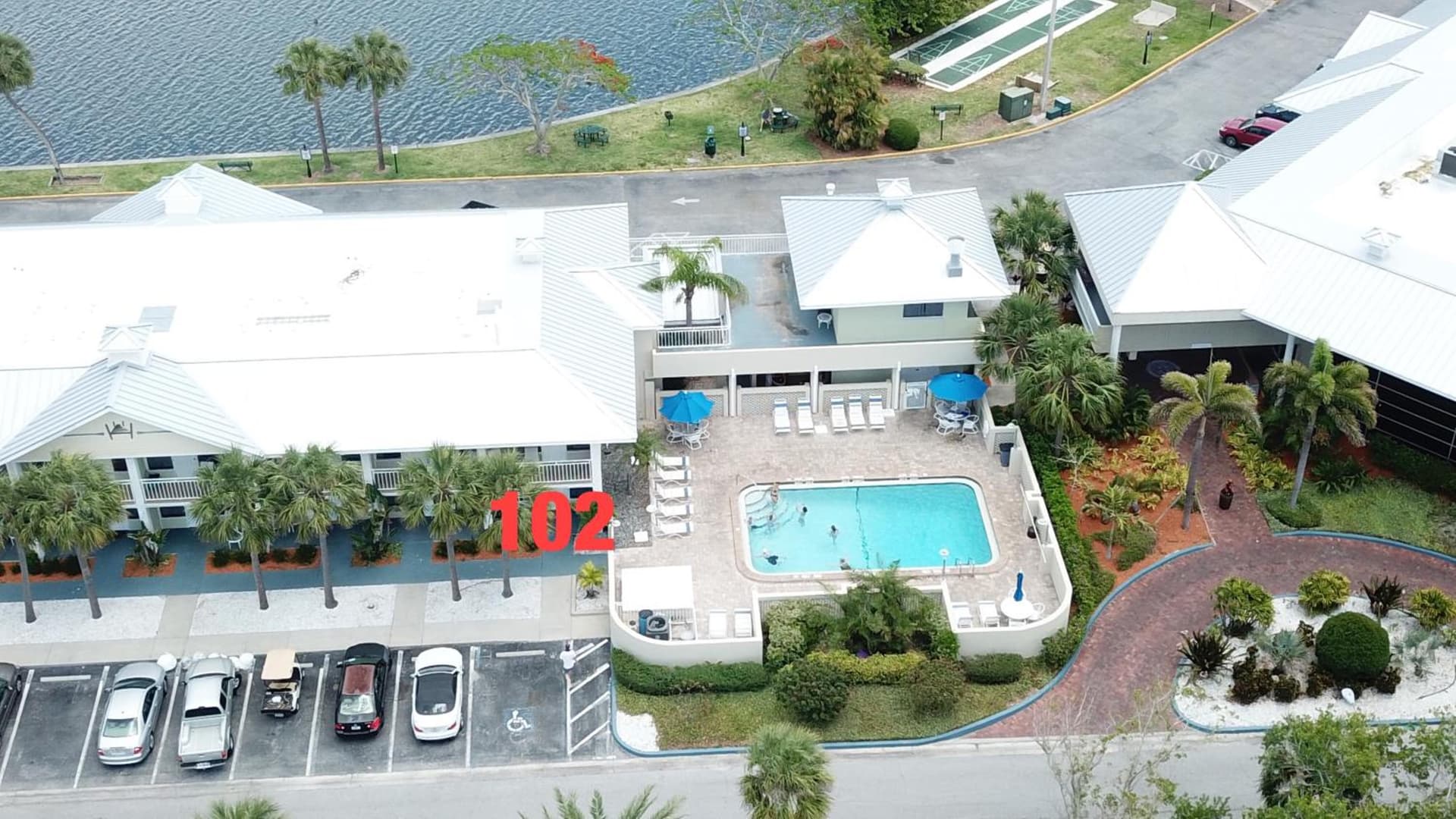 TAMPA BAY, BEACH step away, WIFI, FREE PARKING,POOLS, JACUZZI gallery photo in Ruskin, FL — image 39