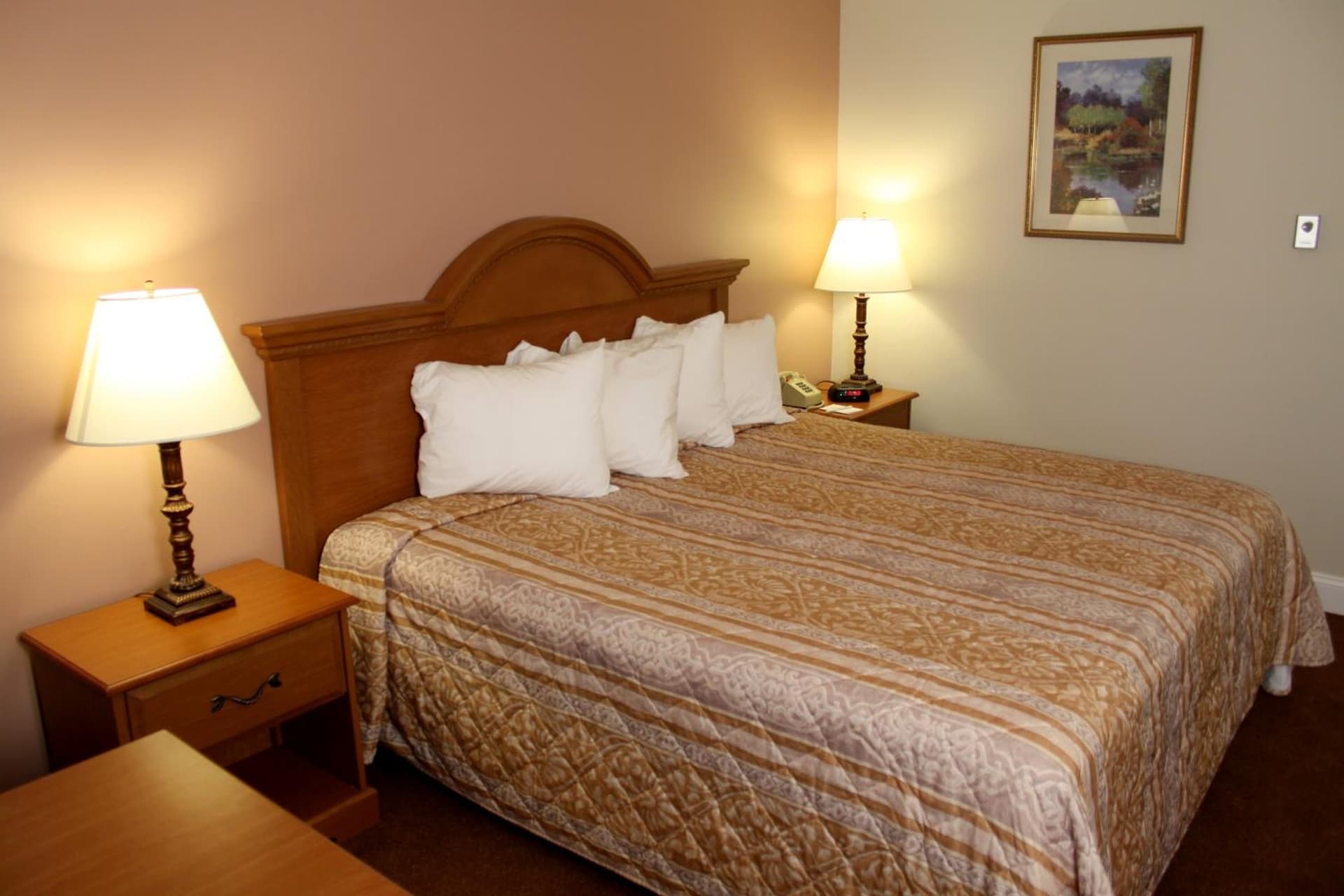 Seabrook Inn interior in Seabrook, NH — gallery photo 2