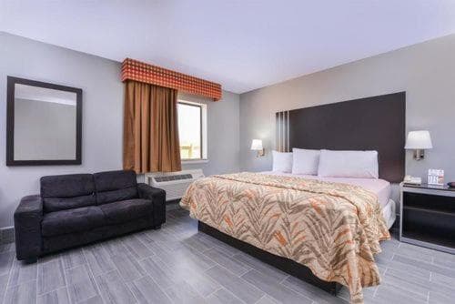 Express Inn Weslaco/Mercedes property views in Weslaco, TX — gallery photo 3
