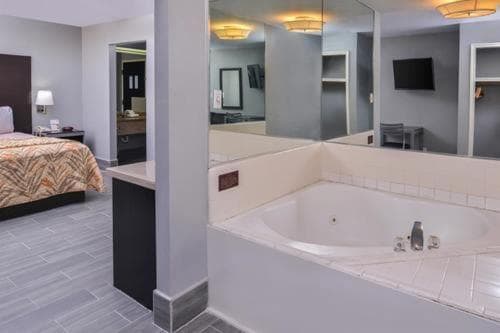 Express Inn Weslaco/Mercedes interior in Weslaco, TX — gallery photo 2