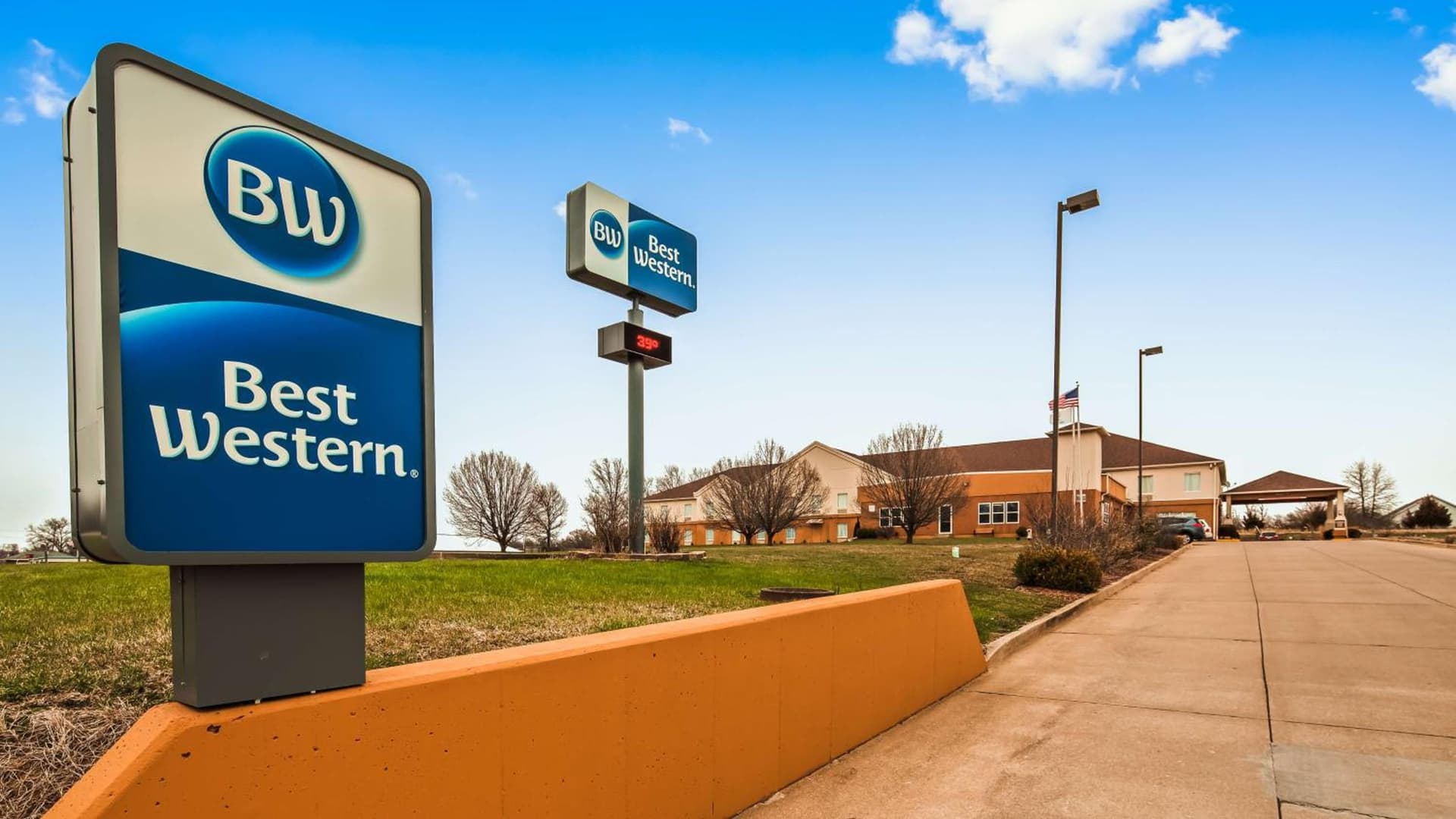 Best Western Teal Lake Inn featured exterior or lobby in Mexico, MO — similar hotel
