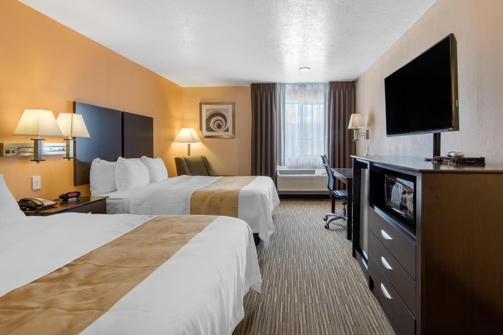 Quality Inn & Suites Albuquerque North near Balloon Fiesta Park gallery photo in Albuquerque, NM — image 7