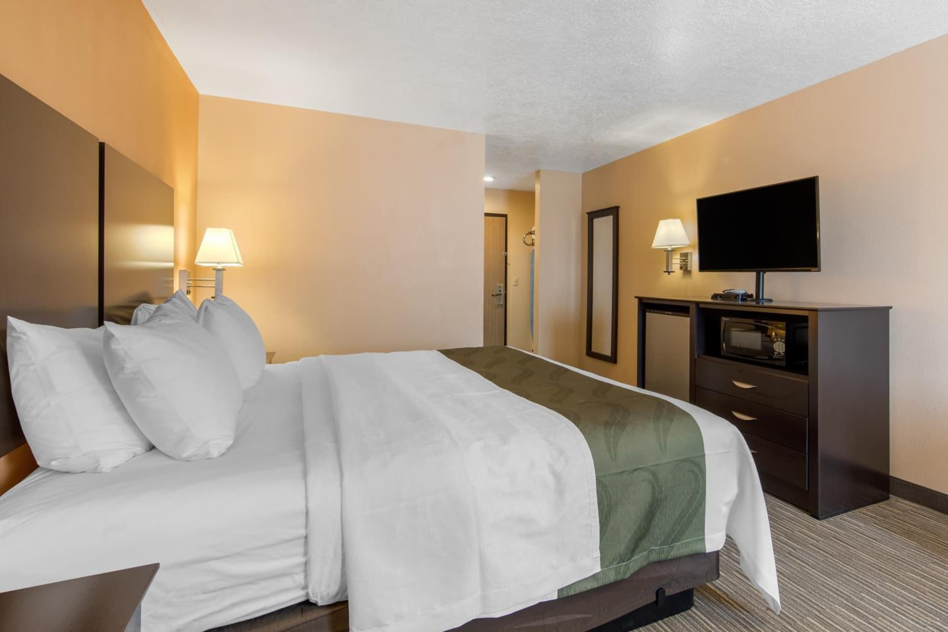 Quality Inn & Suites Albuquerque North near Balloon Fiesta Park gallery photo in Albuquerque, NM — image 32