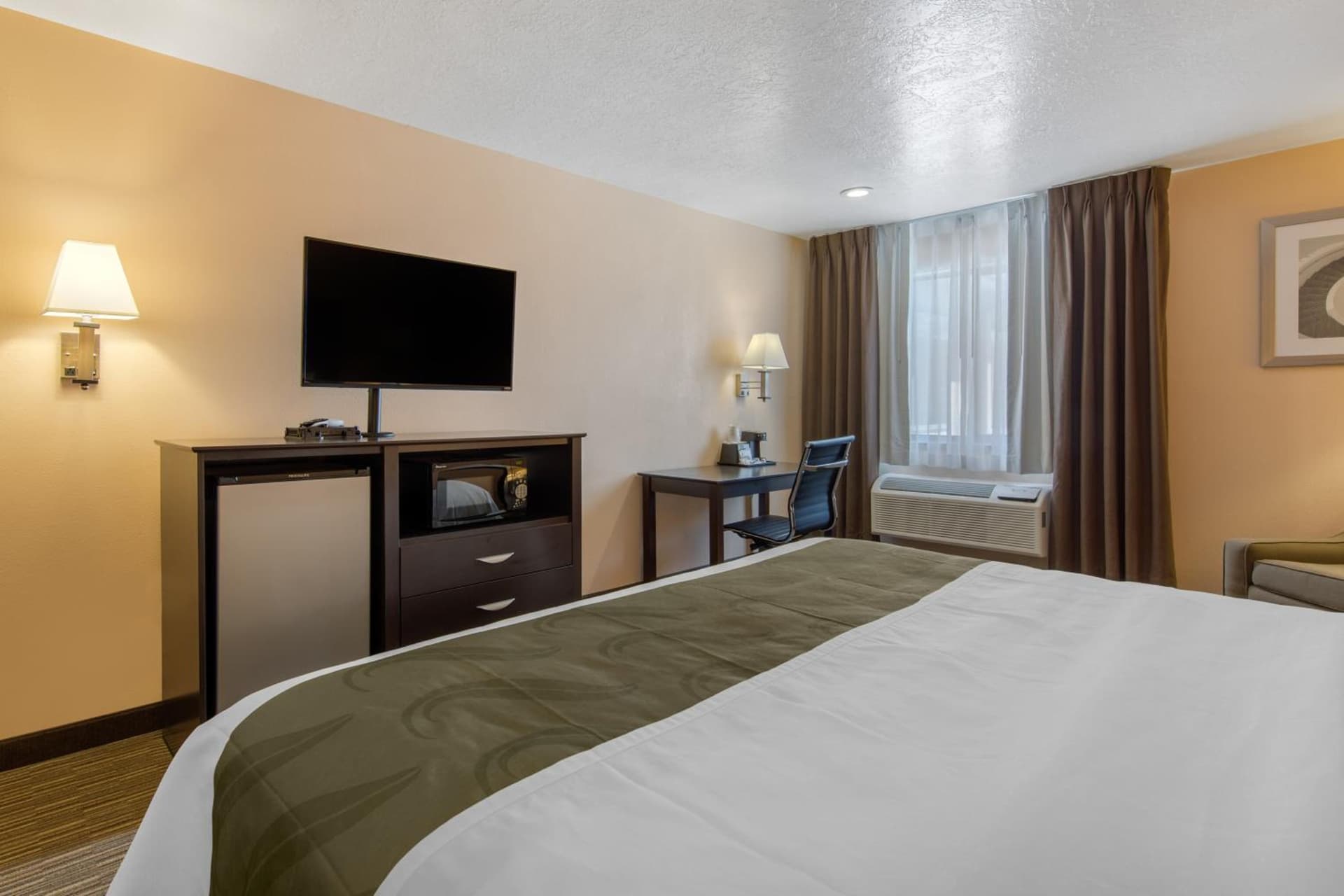 Quality Inn & Suites Albuquerque North near Balloon Fiesta Park gallery photo in Albuquerque, NM — image 26
