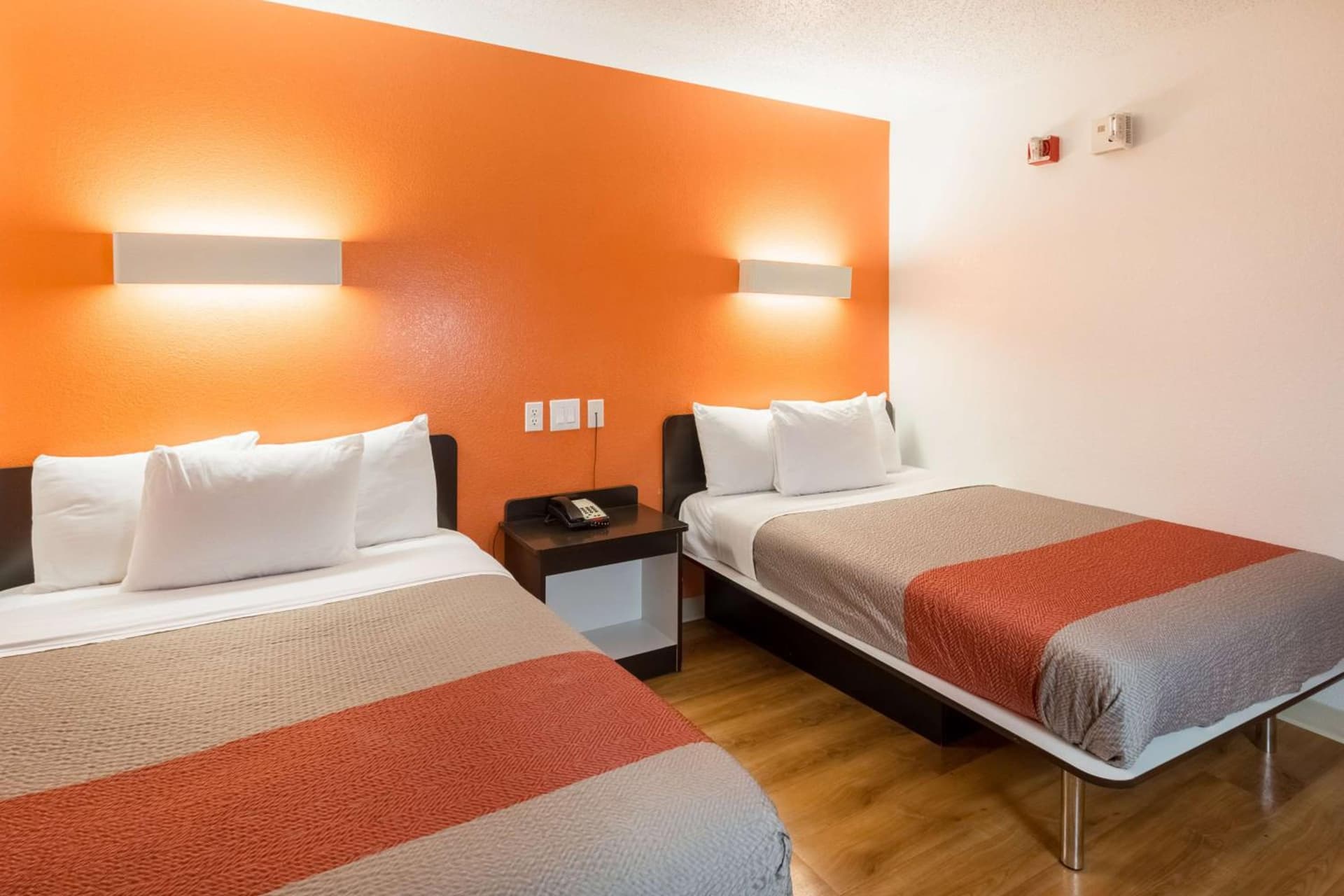 Motel 6-Irving, TX - DFW Airport North interior in Irving, TX — gallery photo 2
