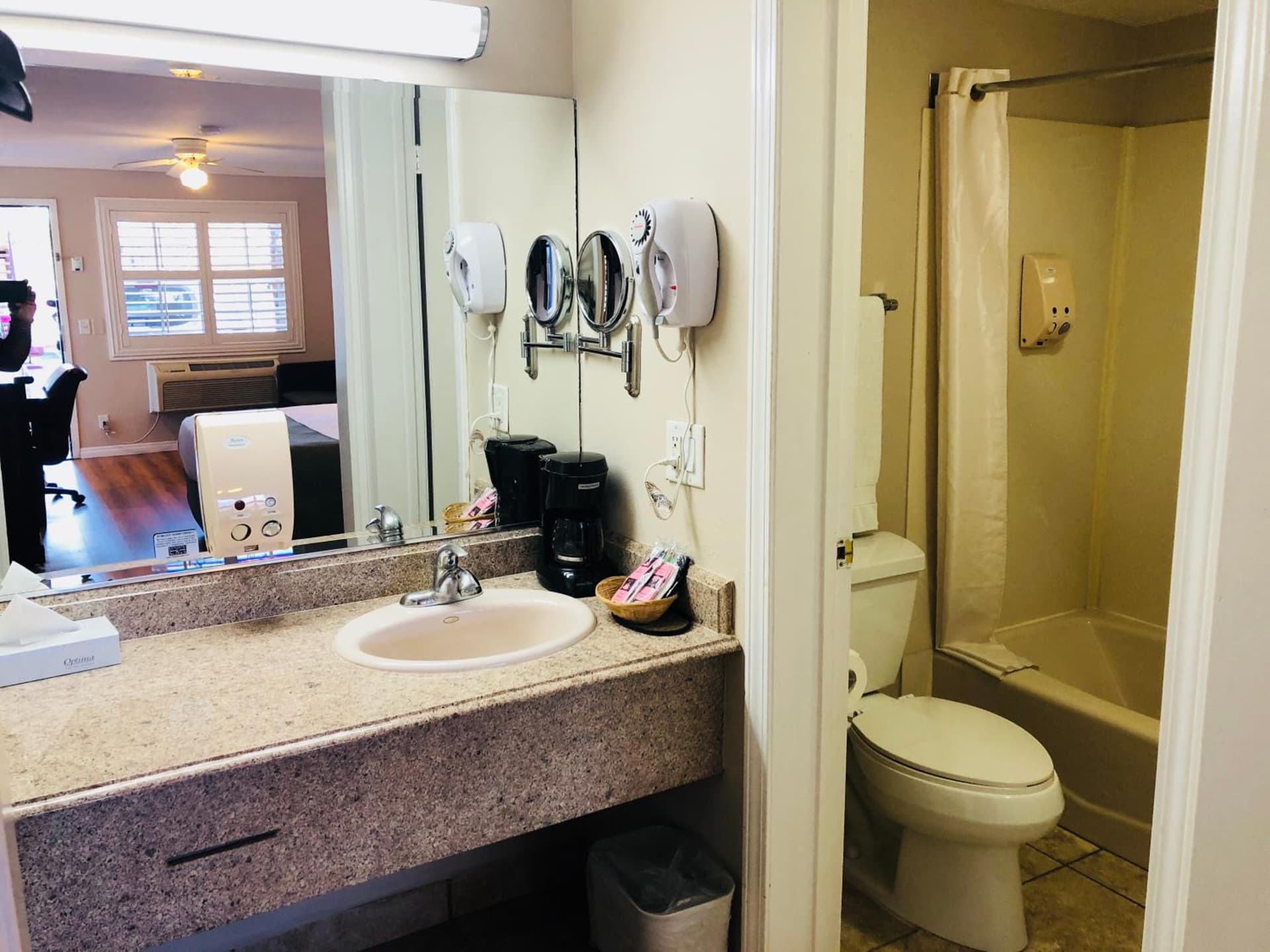 Dynasty Suites Hotel gallery photo in Riverside, CA — image 6