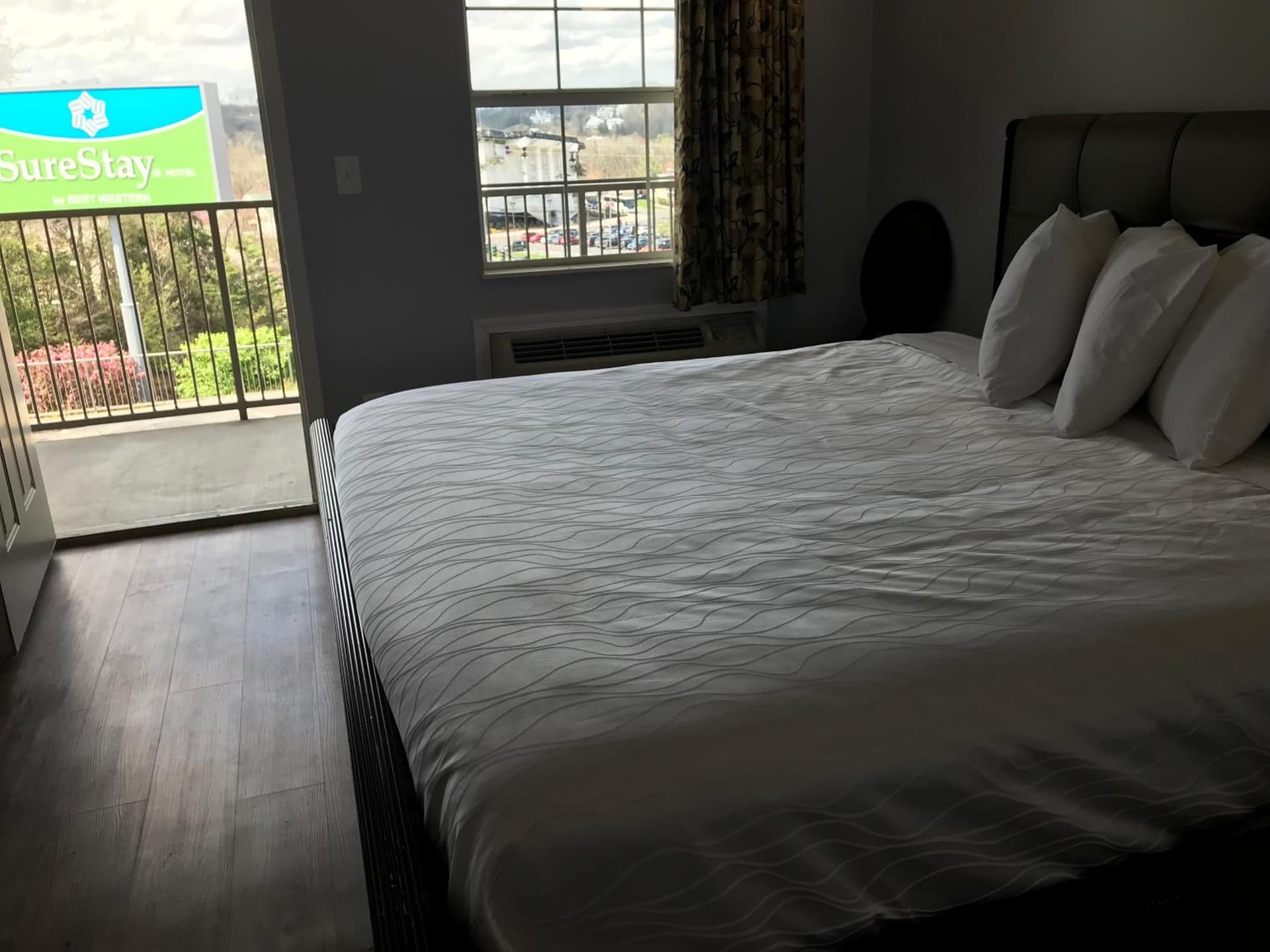 Apple Valley Inn Pigeon Forge property views in Pigeon Forge, TN — gallery photo 3
