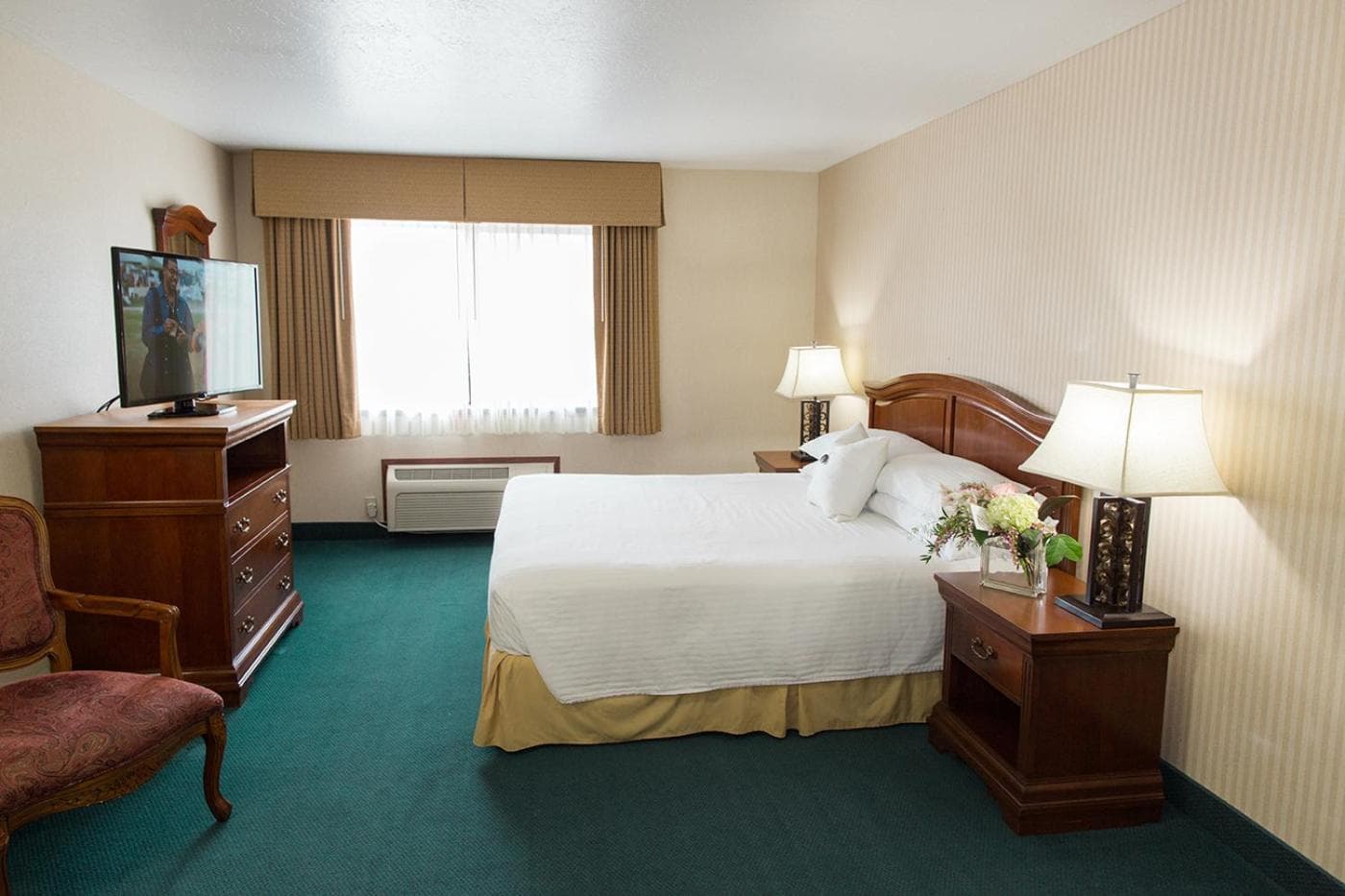 Rogue Regency Inn Medford Airport gallery photo in Medford, OR — image 45