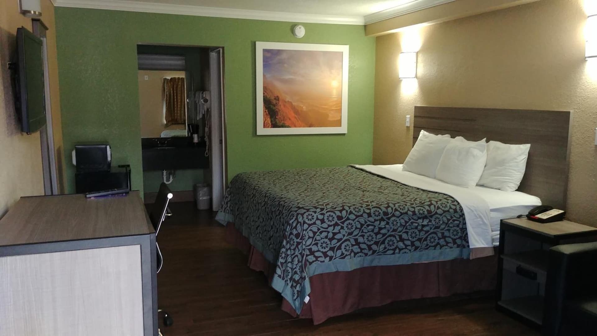 Days Inn by Wyndham Houston East property views in Houston, TX — gallery photo 3