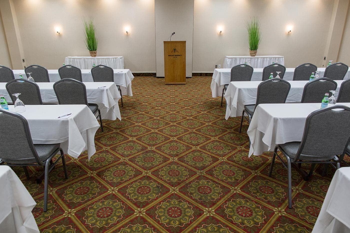 Rogue Regency Inn Medford Airport gallery photo in Medford, OR — image 32