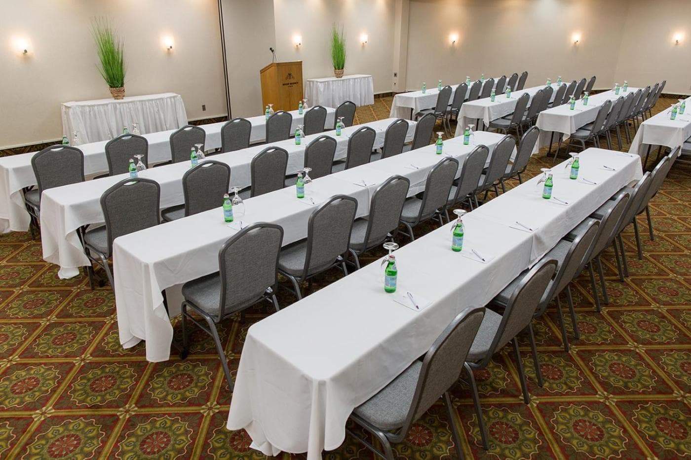 Rogue Regency Inn Medford Airport gallery photo in Medford, OR — image 37