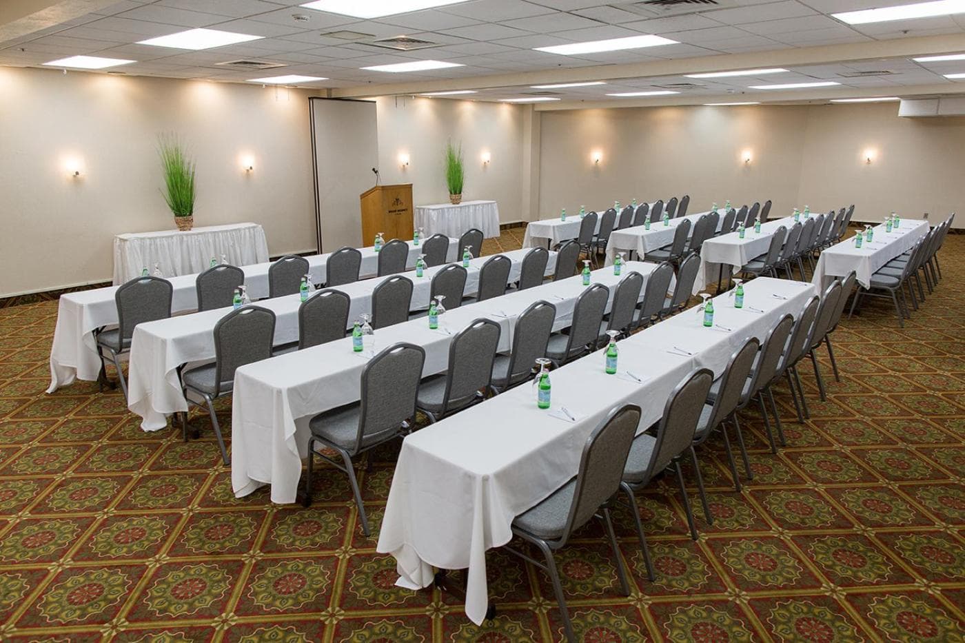 Rogue Regency Inn Medford Airport gallery photo in Medford, OR — image 7