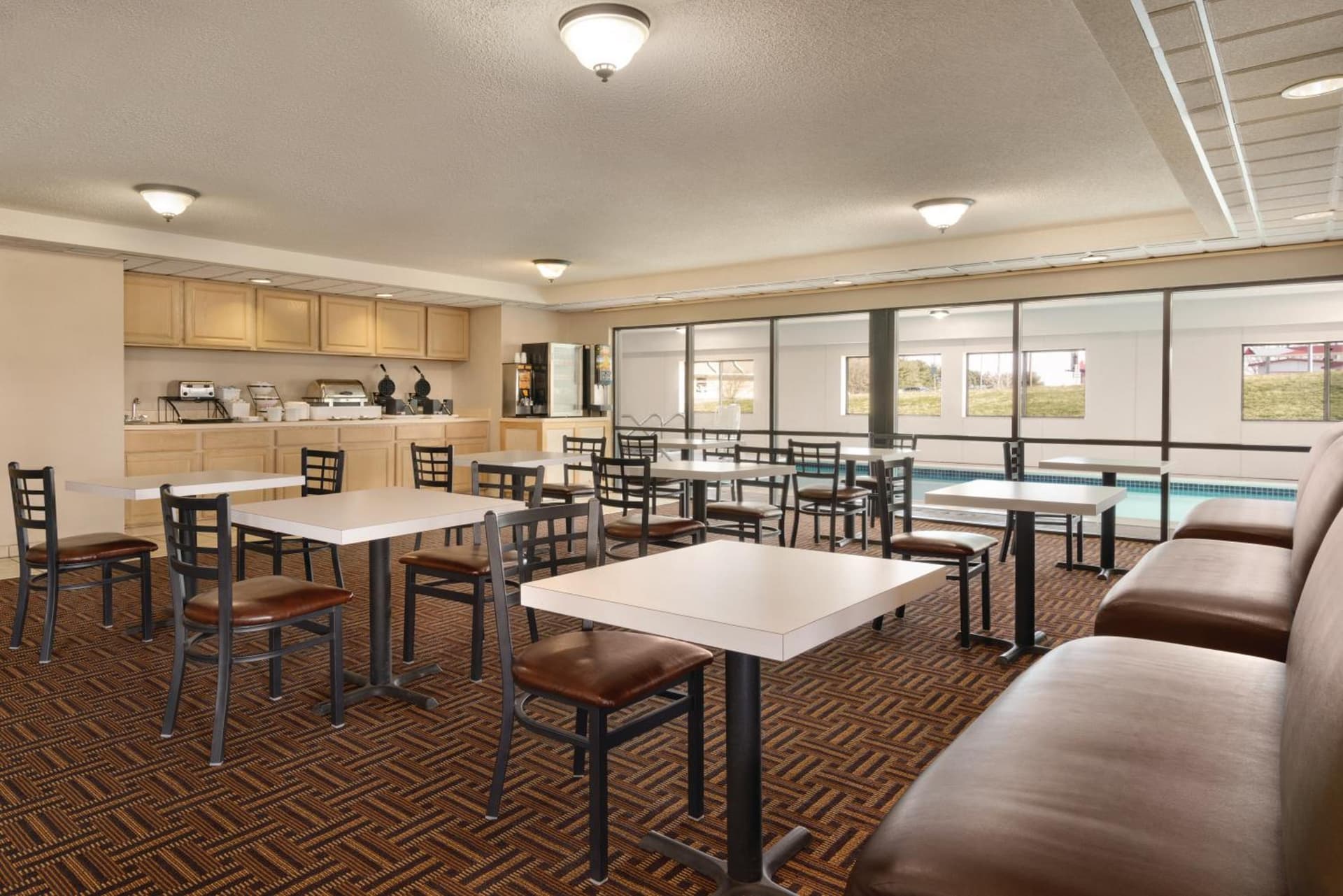 Super 8 by Wyndham Chambersburg I-81 gallery photo in Chambersburg, PA — image 15
