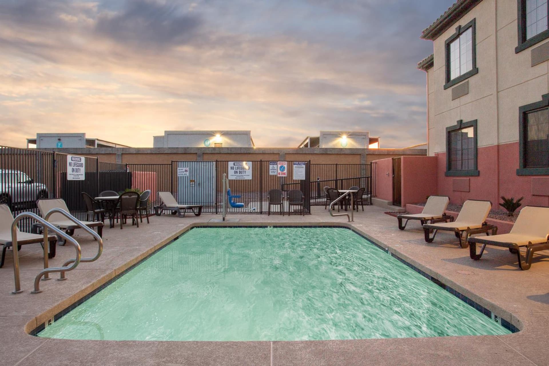 Baymont by Wyndham Phoenix I-10 near 51st Ave gallery photo in Phoenix, AZ — image 64