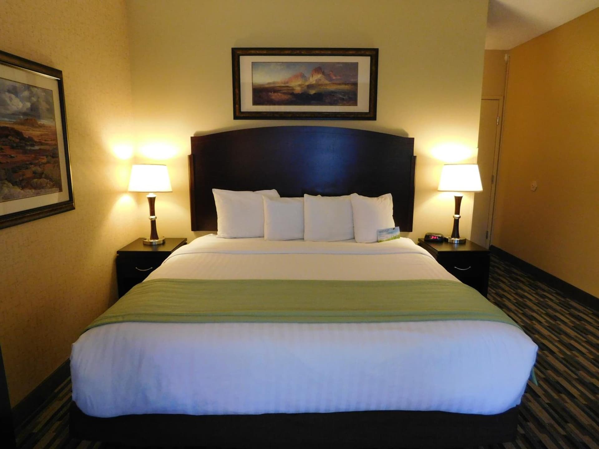 Days Inn & Suites by Wyndham Mesa Near Phoenix gallery photo in Mesa, AZ — image 6