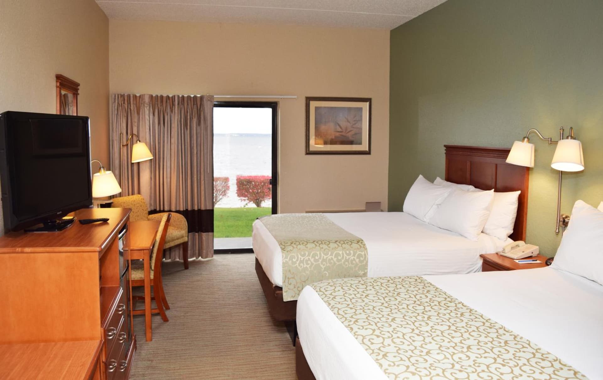 Beachfront Hotel Houghton Lake interior in Houghton Lake, MI — gallery photo 2