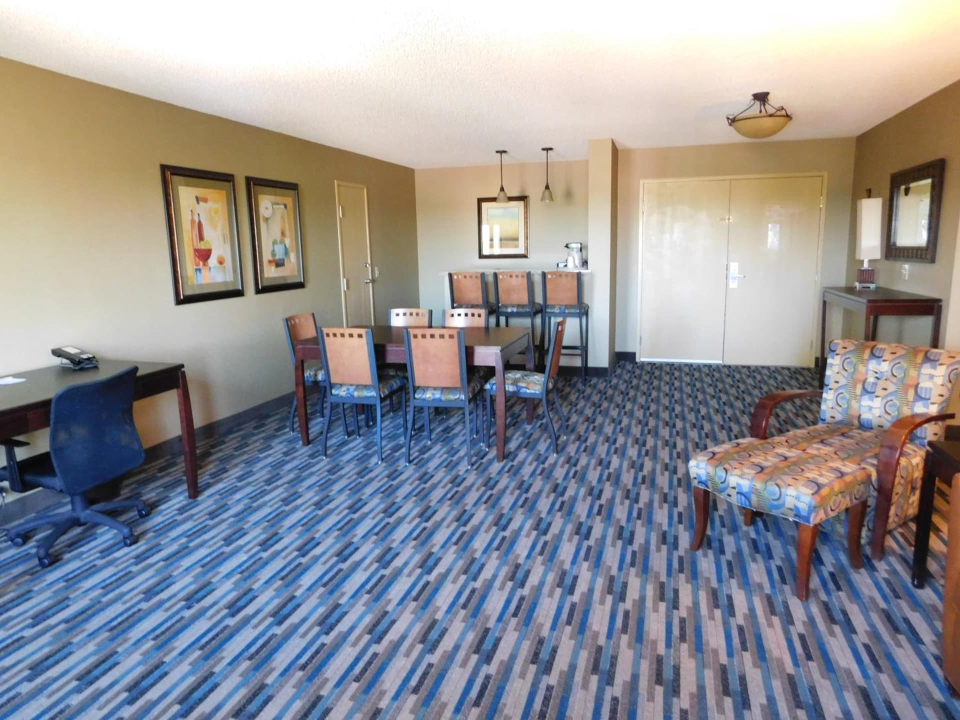 Days Inn & Suites by Wyndham Mesa Near Phoenix gallery photo in Mesa, AZ — image 17