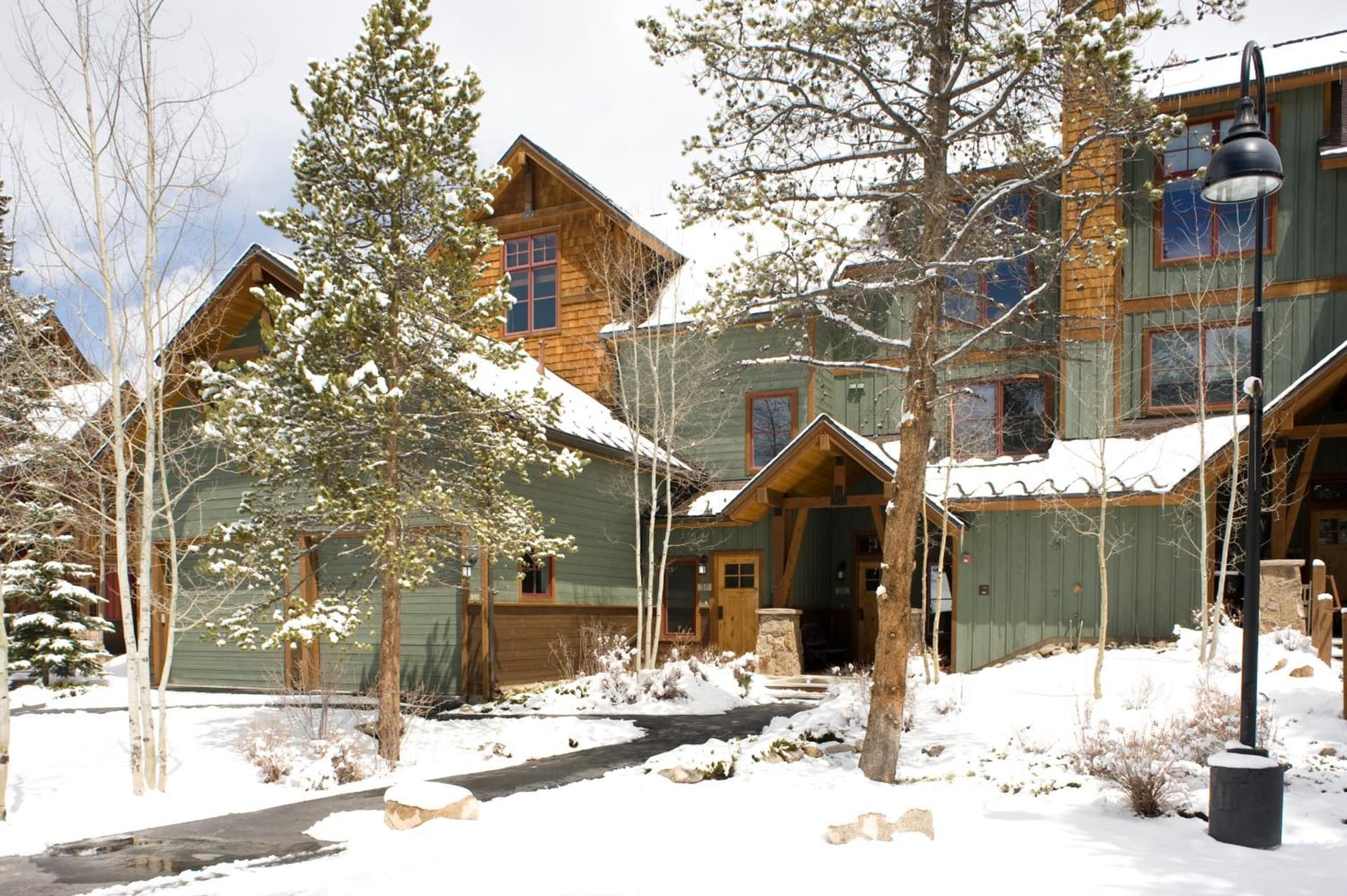 Lakeside Village by Vail Resorts property views in Keystone, CO — gallery photo 3