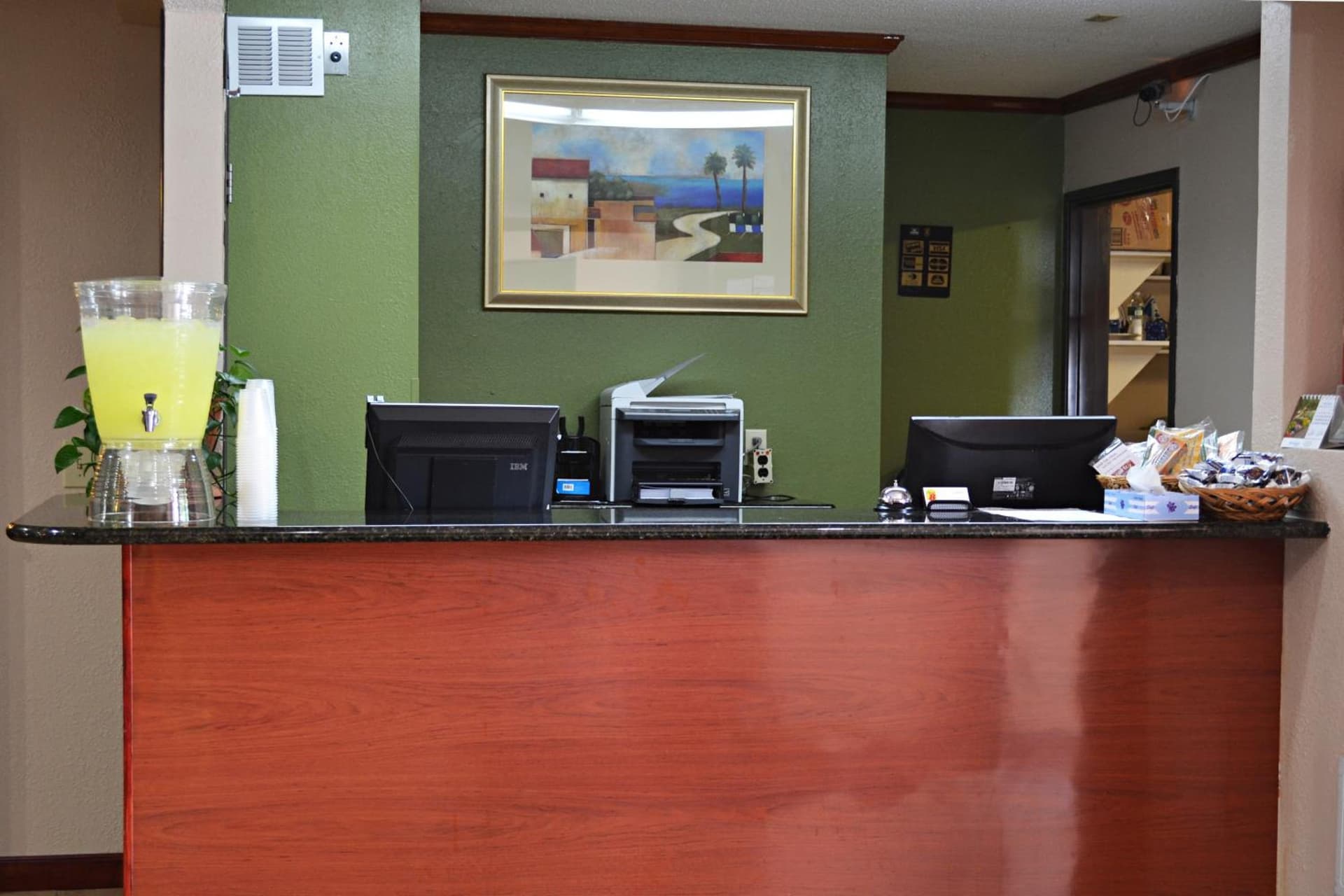 Super 8 by Wyndham Tilton/Lake Winnipesaukee gallery photo in Tilton, NH — image 11