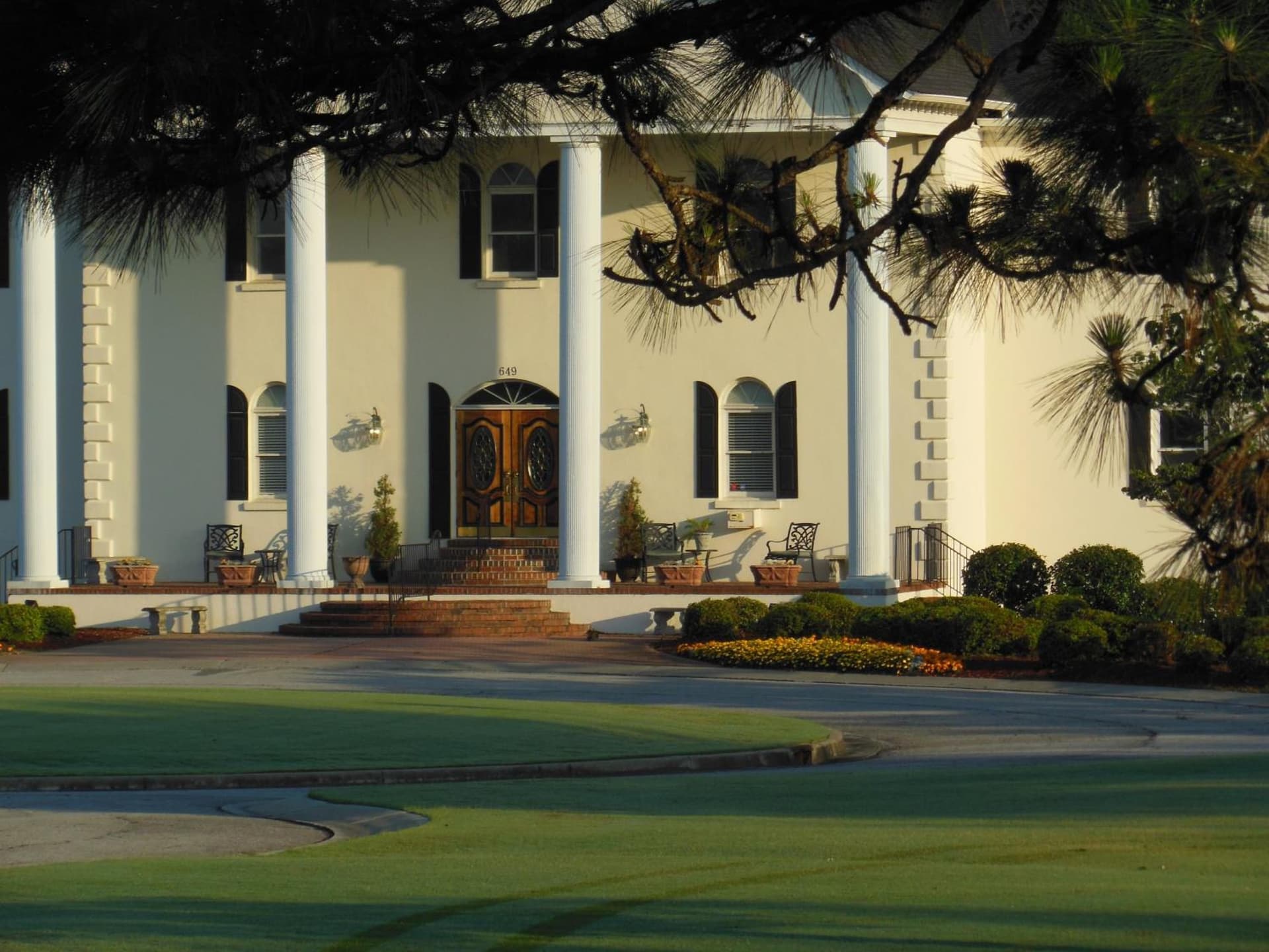 Beau Rivage Golf and Resort — hotel in Southport, North Carolina