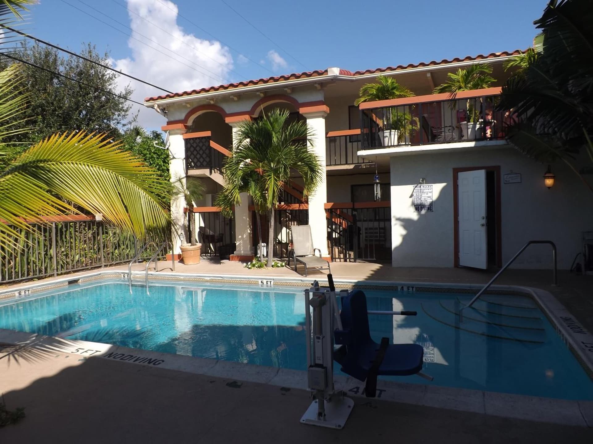 Palm Breeze Hotel interior in Lake Worth — gallery photo 2