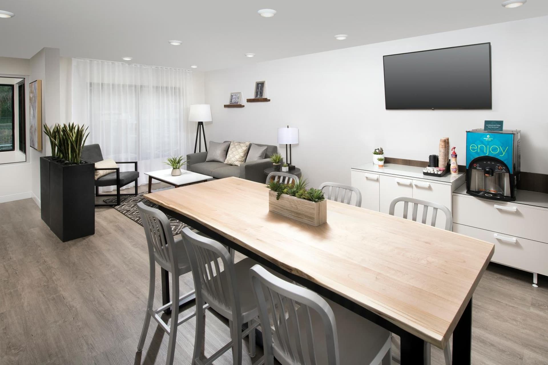 WoodSpring Suites Seattle Redmond interior in Redmond, WA — gallery photo 2