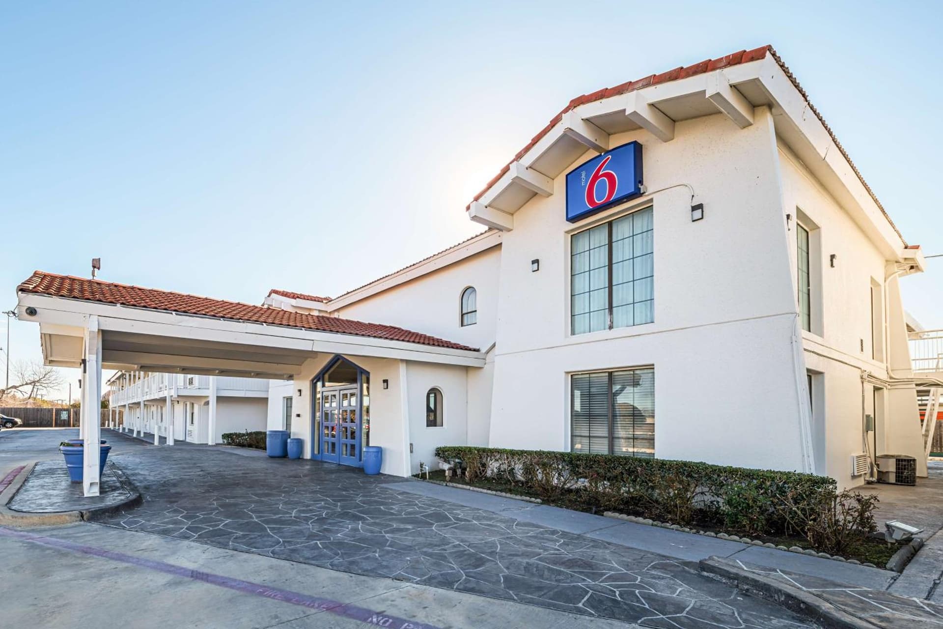 Motel 6-Grand Prairie, TX - Interstate 30 featured exterior or lobby in Grand Prairie, TX — similar hotel