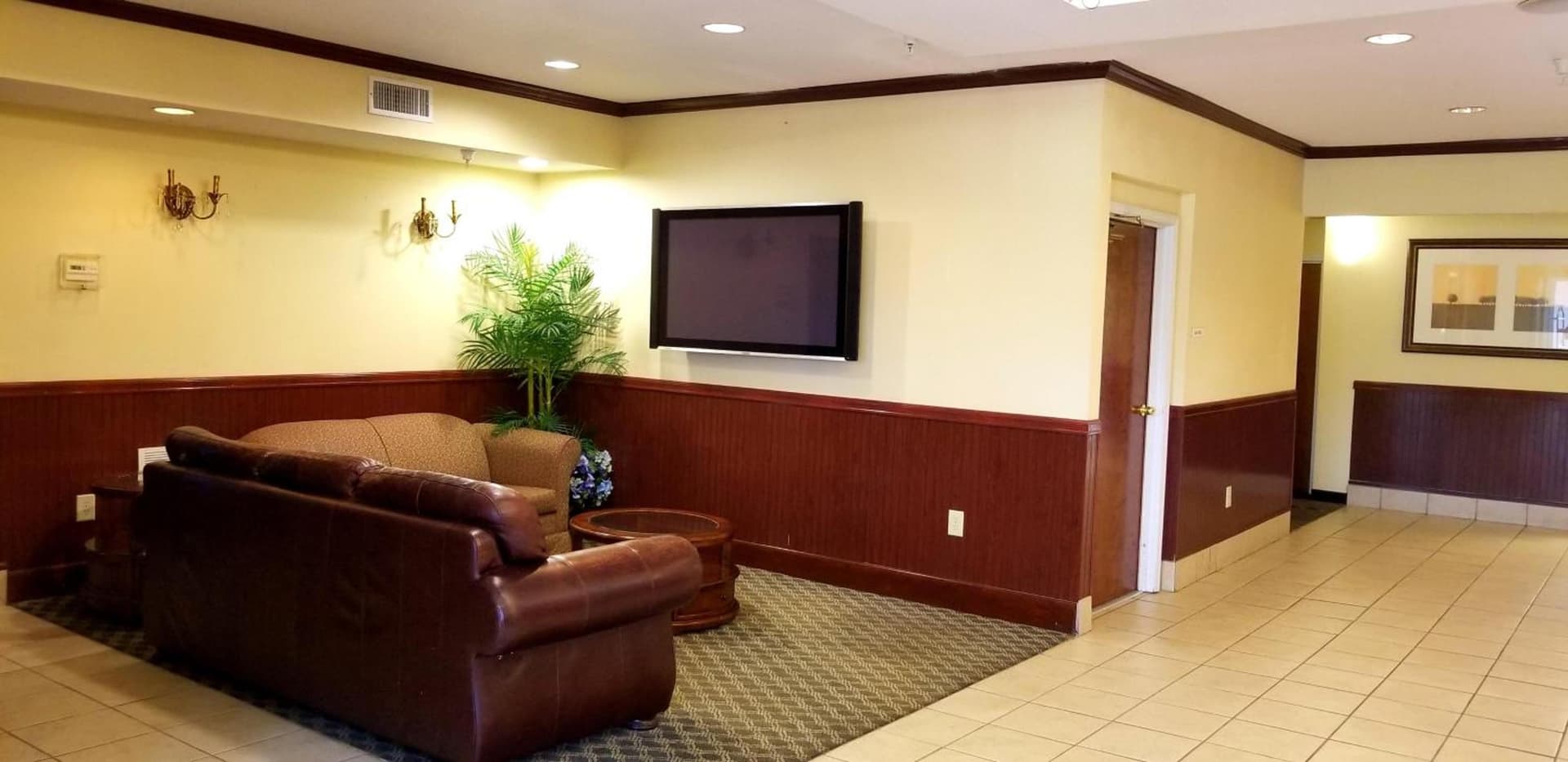 Home Inn & Suites gallery photo in Montgomery, AL — image 21