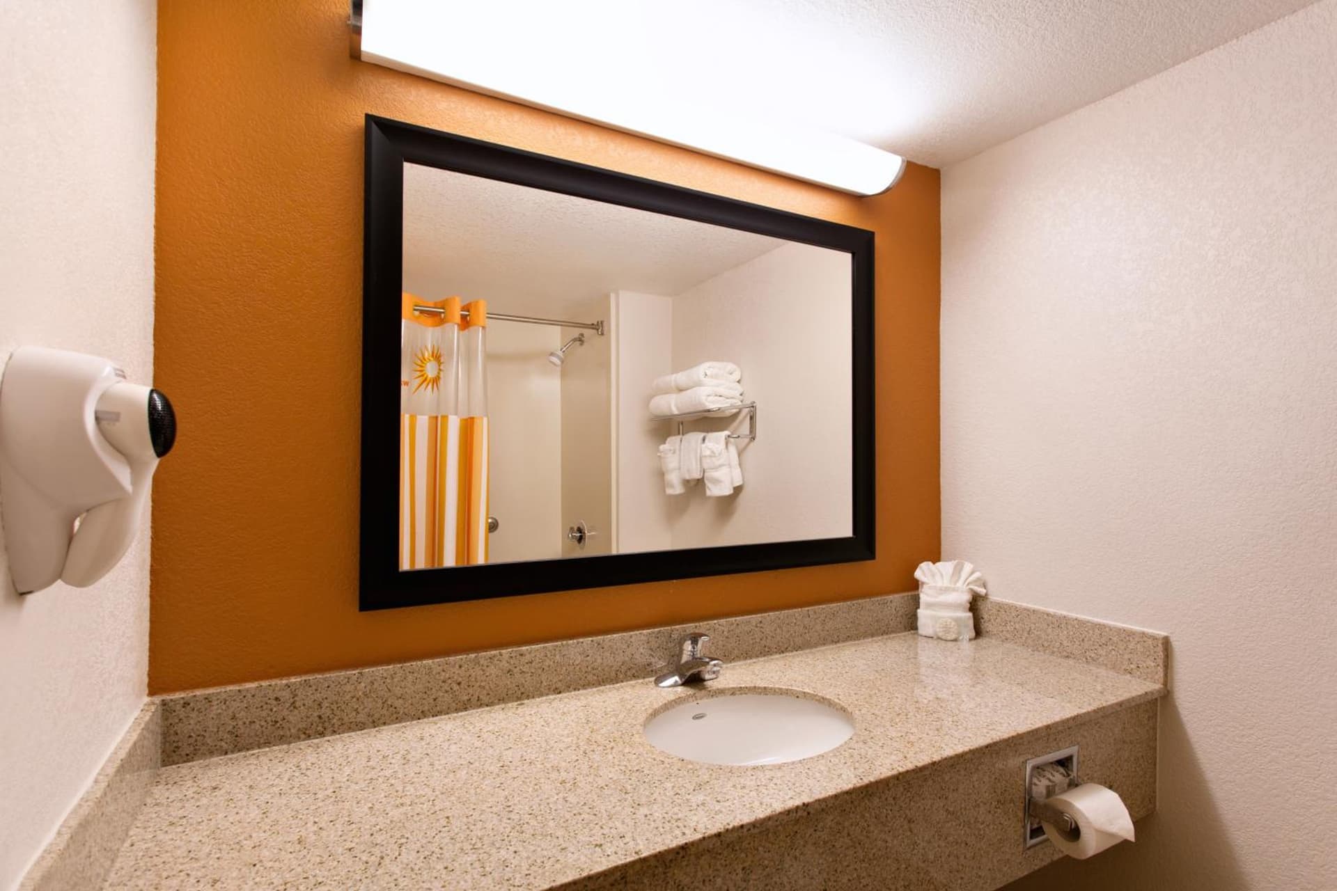La Quinta Inn by Wyndham Orlando International Drive North gallery photo in Orlando, FL — image 37
