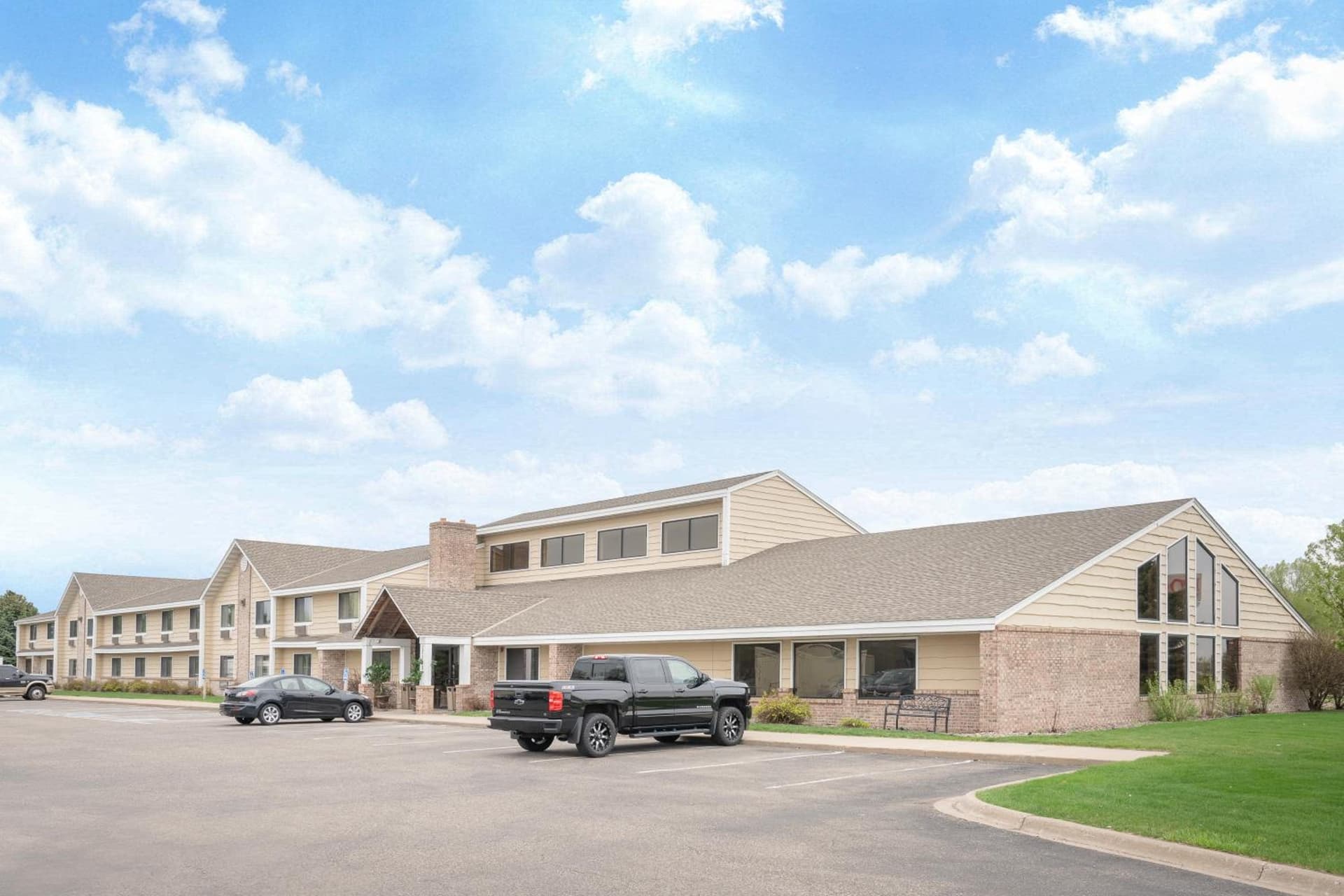 Baymont by Wyndham Lakeville interior in Lakeville, MN — gallery photo 2