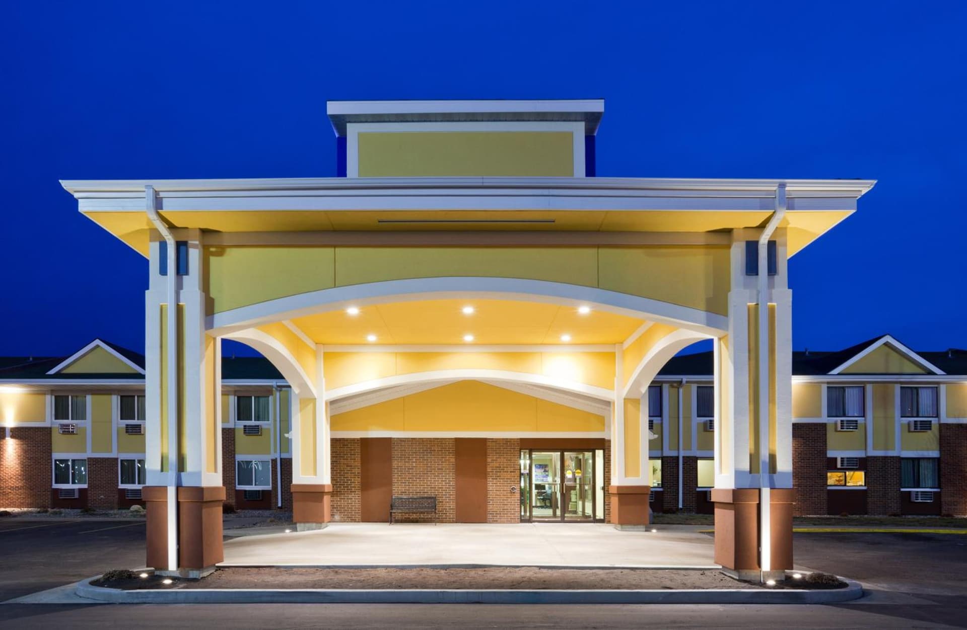 Fargo Inn and Suites interior in Fargo, ND — gallery photo 2
