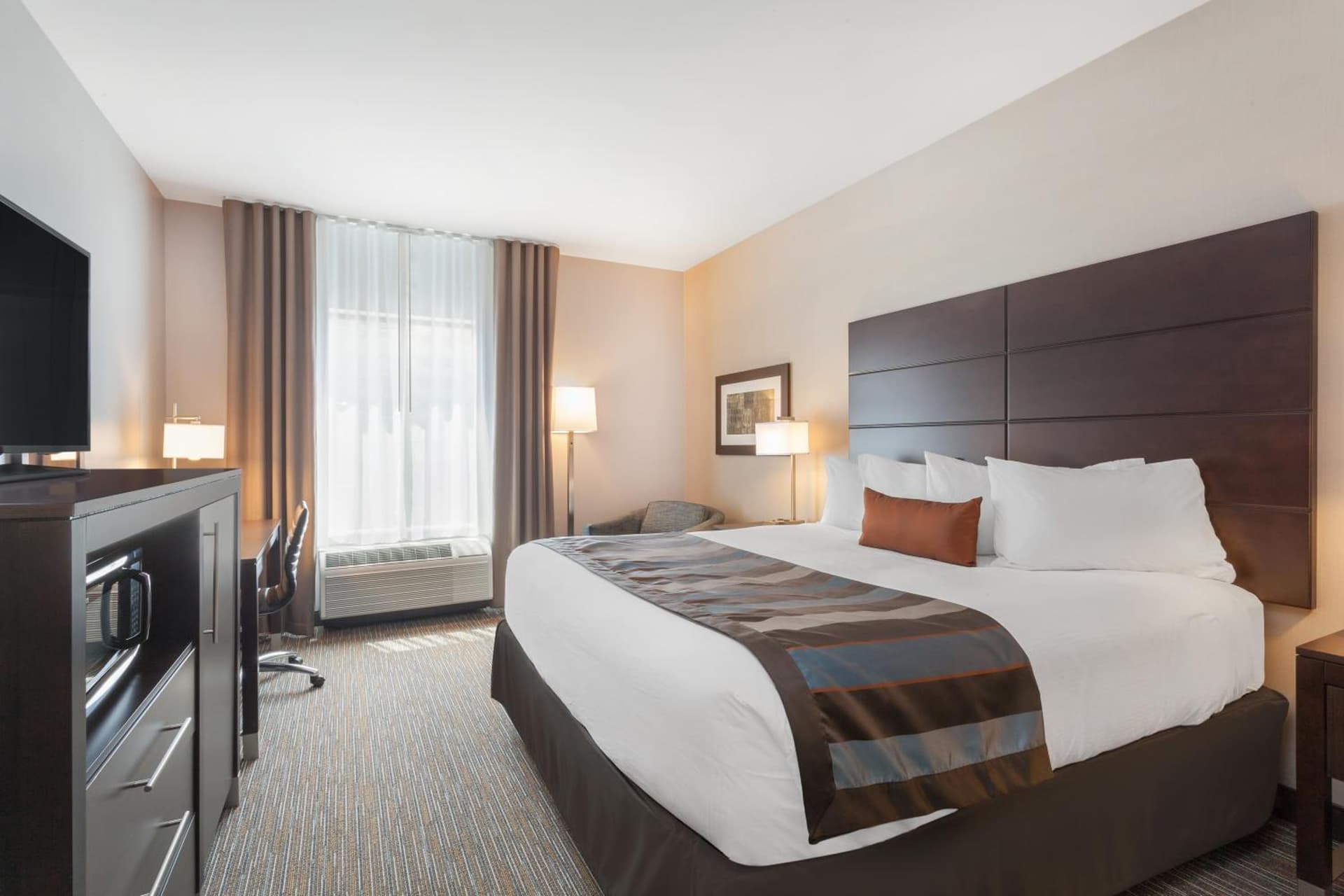 Wingate by Wyndham Altoona Downtown/Medical Center interior in Altoona, PA — gallery photo 2