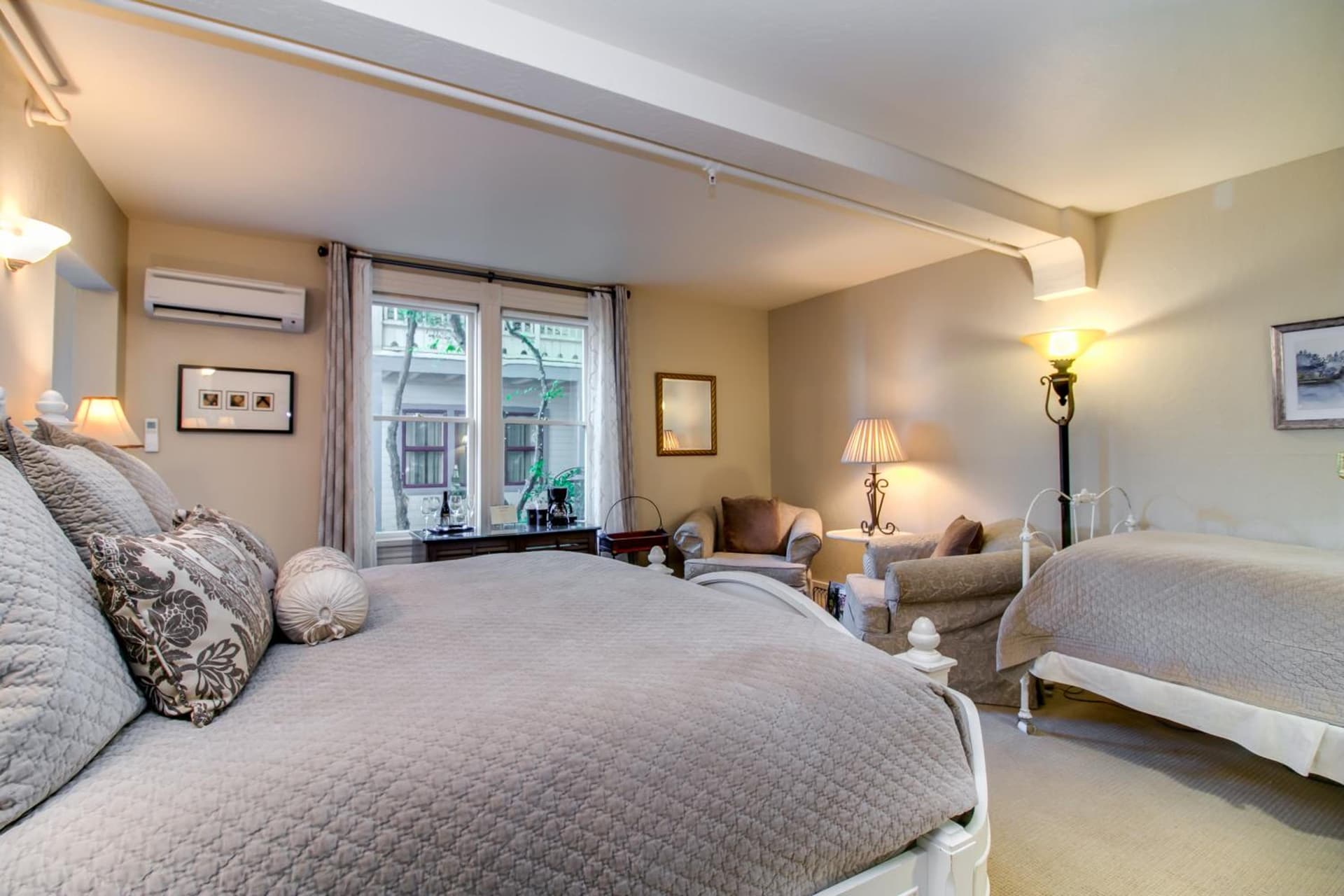 Winchester Inn gallery photo in Ashland, OR — image 92