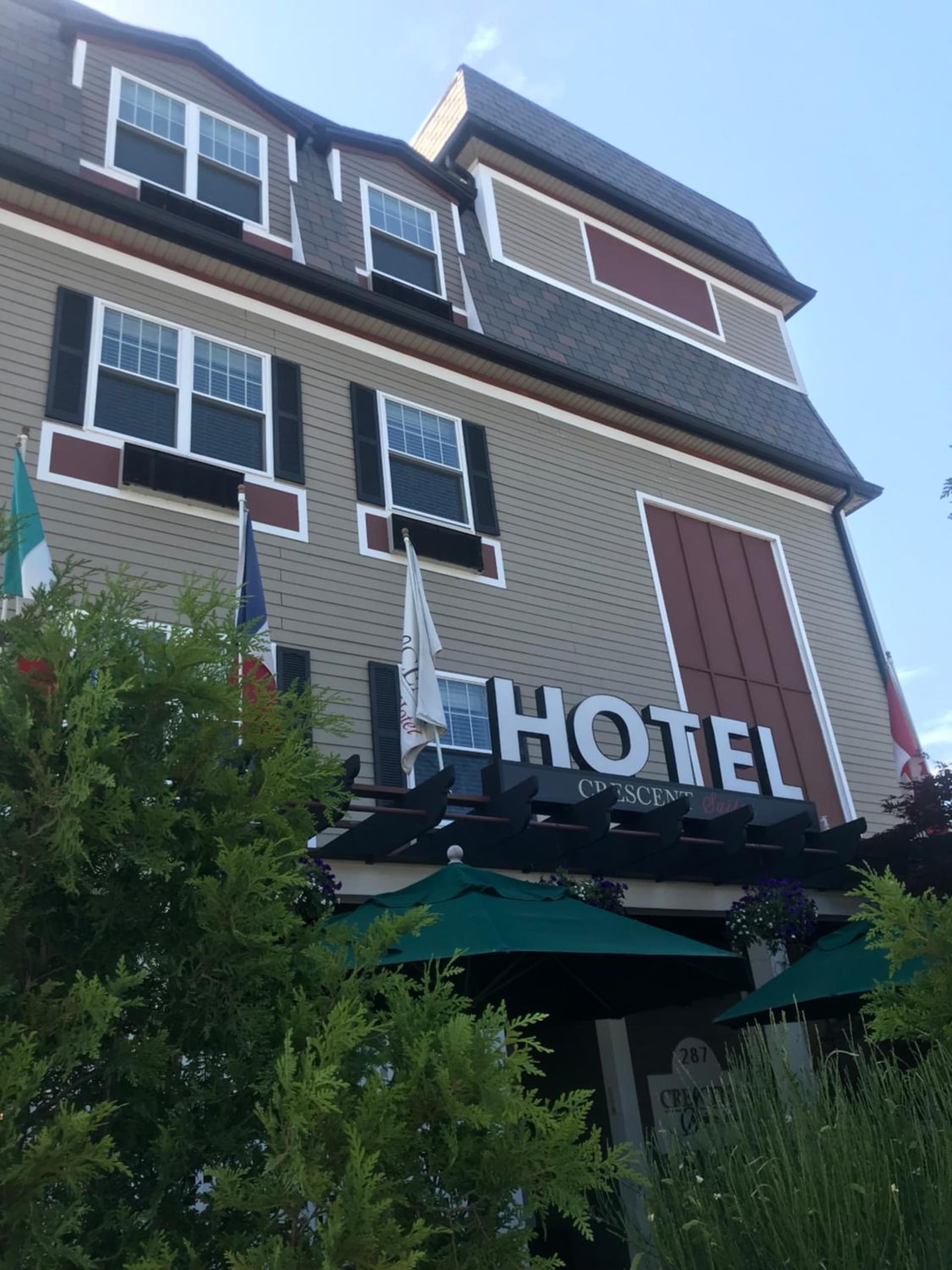 Crescent Suites Hotel — hotel in Waltham, Massachusetts