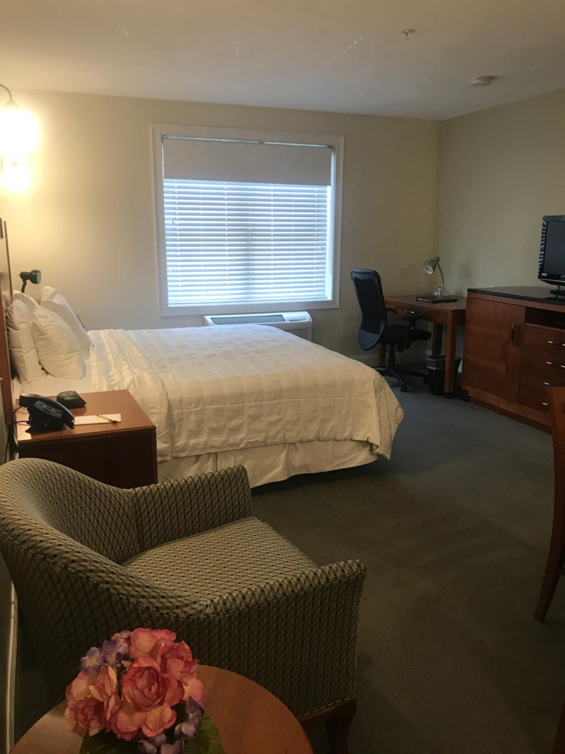Crescent Suites Hotel gallery photo in Waltham, MA — image 10