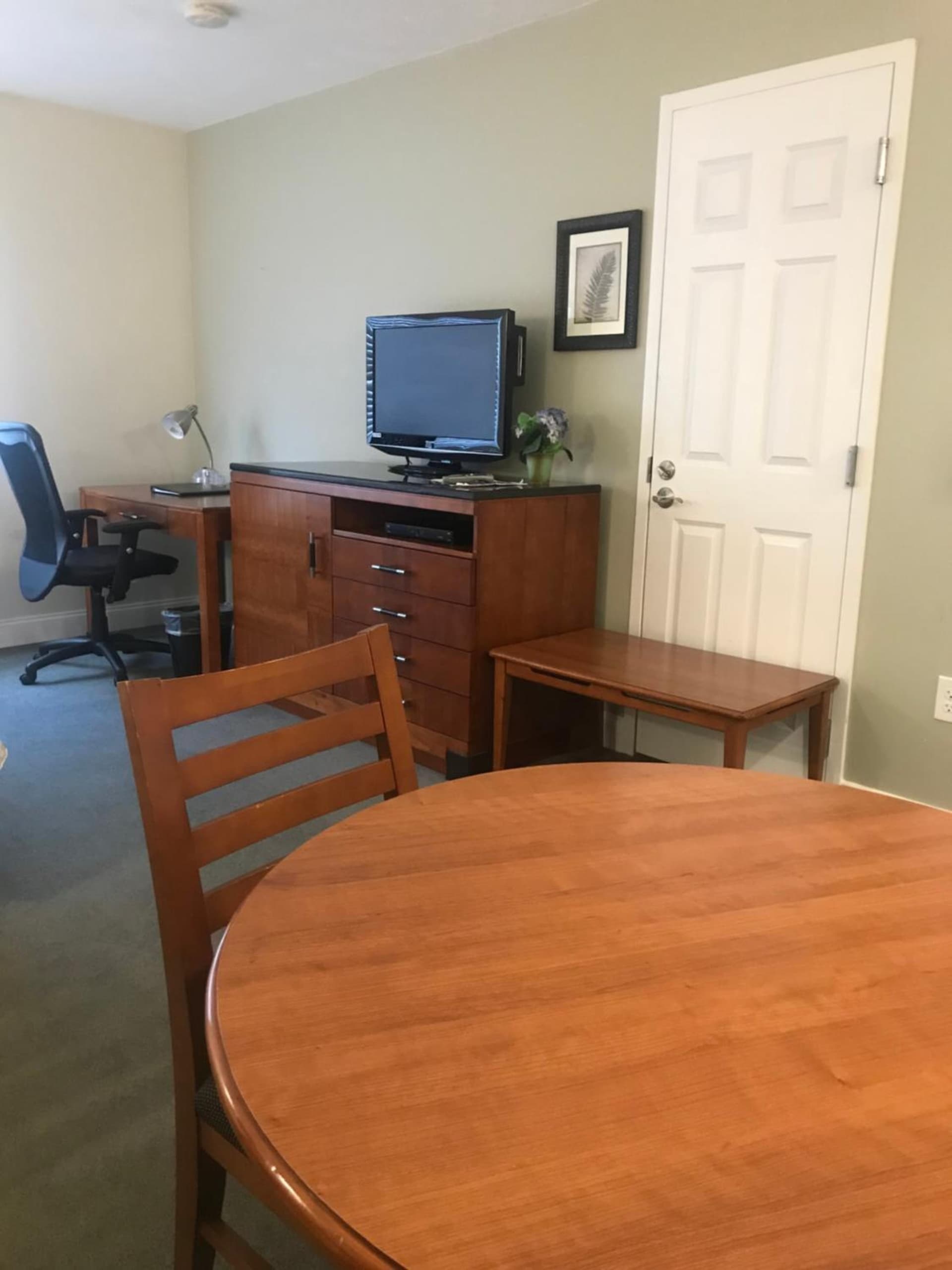 Crescent Suites Hotel gallery photo in Waltham, MA — image 45