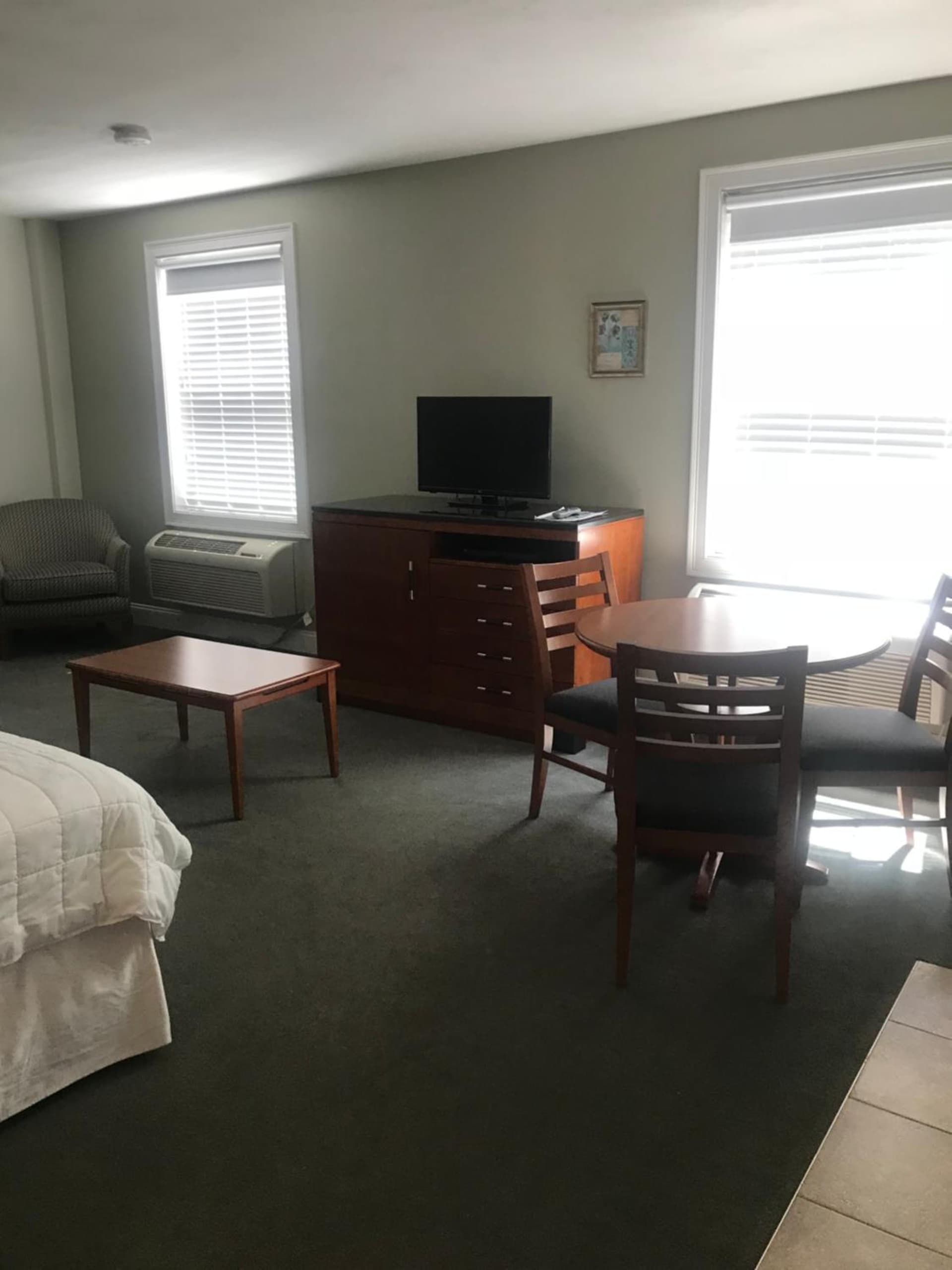 Crescent Suites Hotel gallery photo in Waltham, MA — image 36