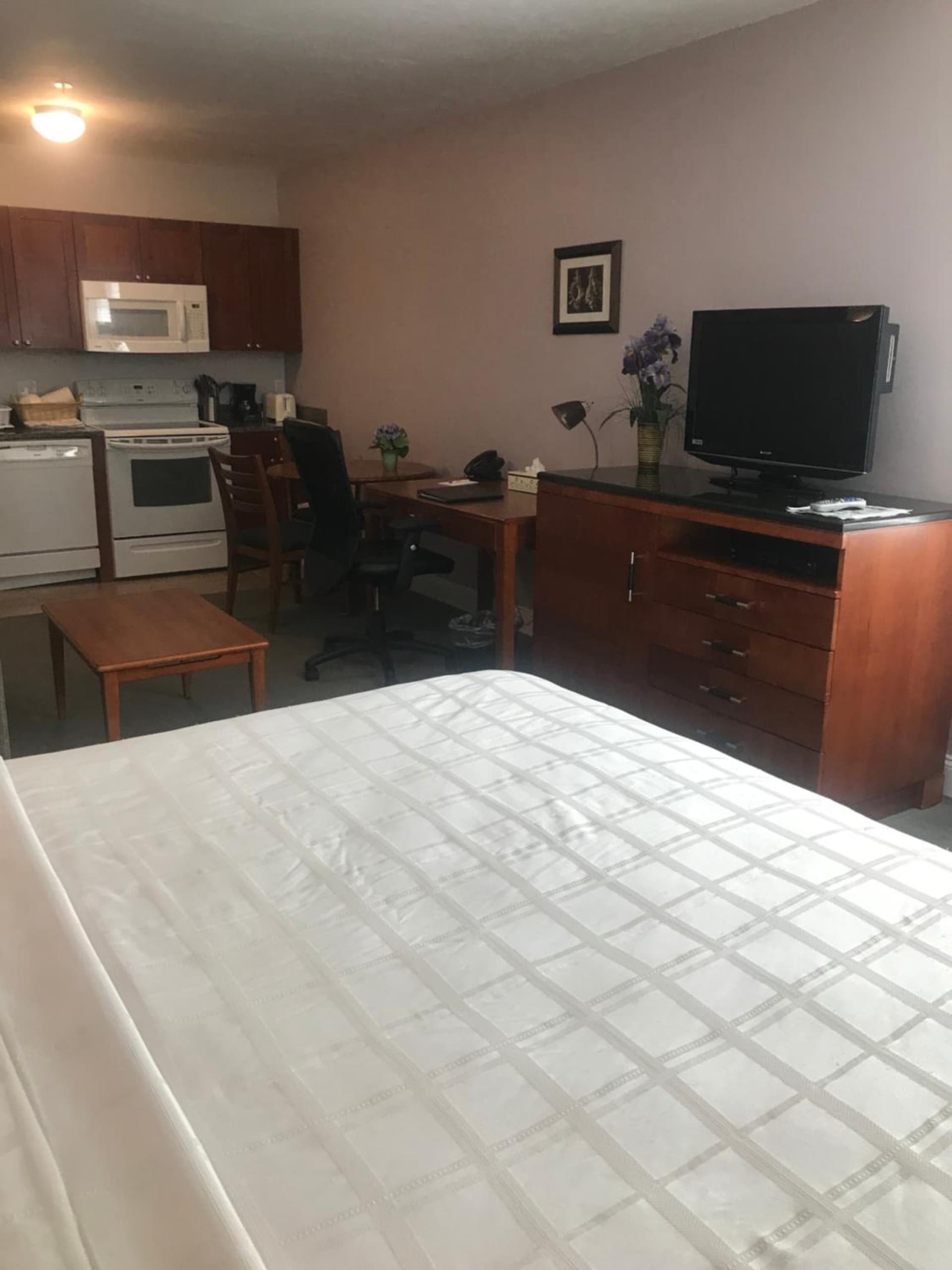 Crescent Suites Hotel gallery photo in Waltham, MA — image 40