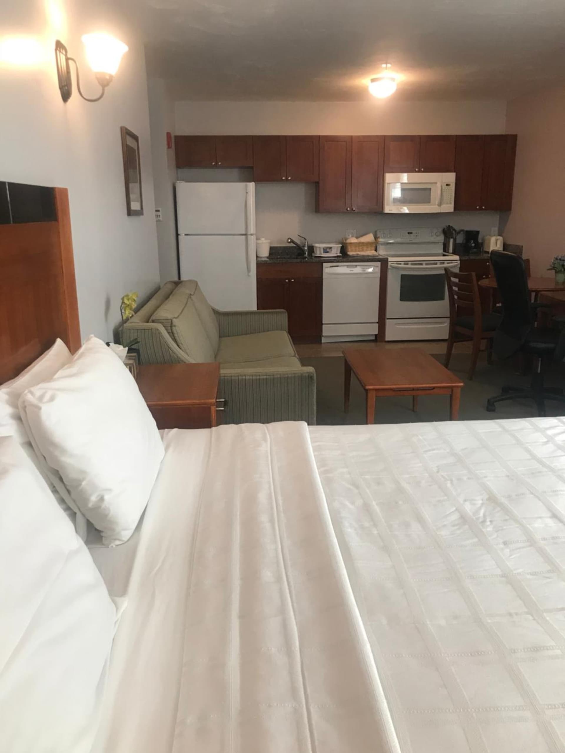 Crescent Suites Hotel gallery photo in Waltham, MA — image 20