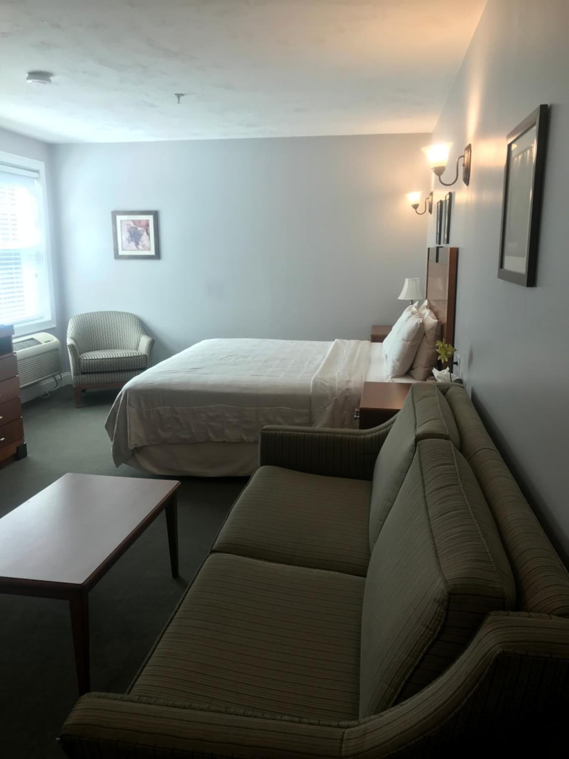 Crescent Suites Hotel gallery photo in Waltham, MA — image 4