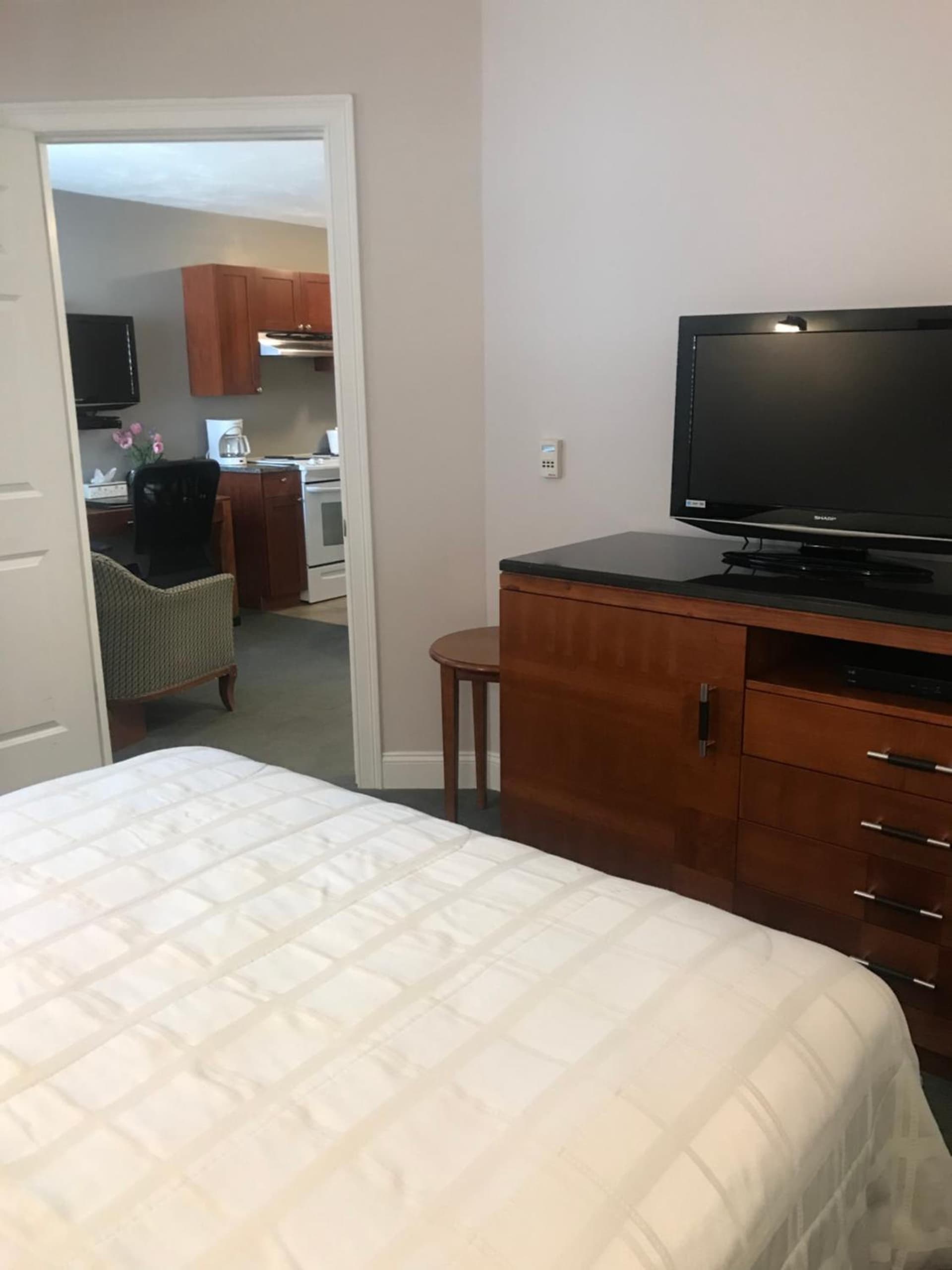 Crescent Suites Hotel gallery photo in Waltham, MA — image 51