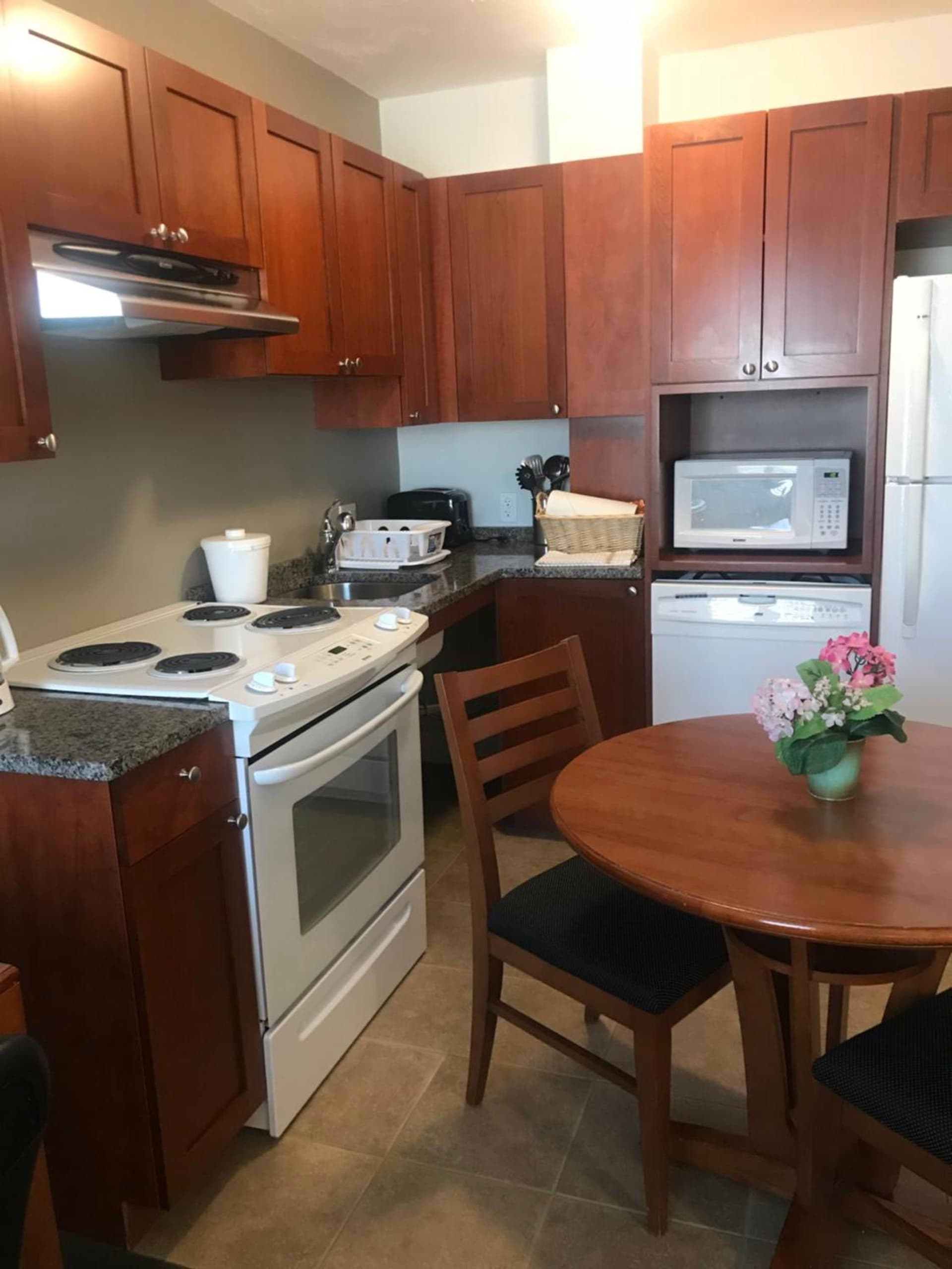 Crescent Suites Hotel gallery photo in Waltham, MA — image 25