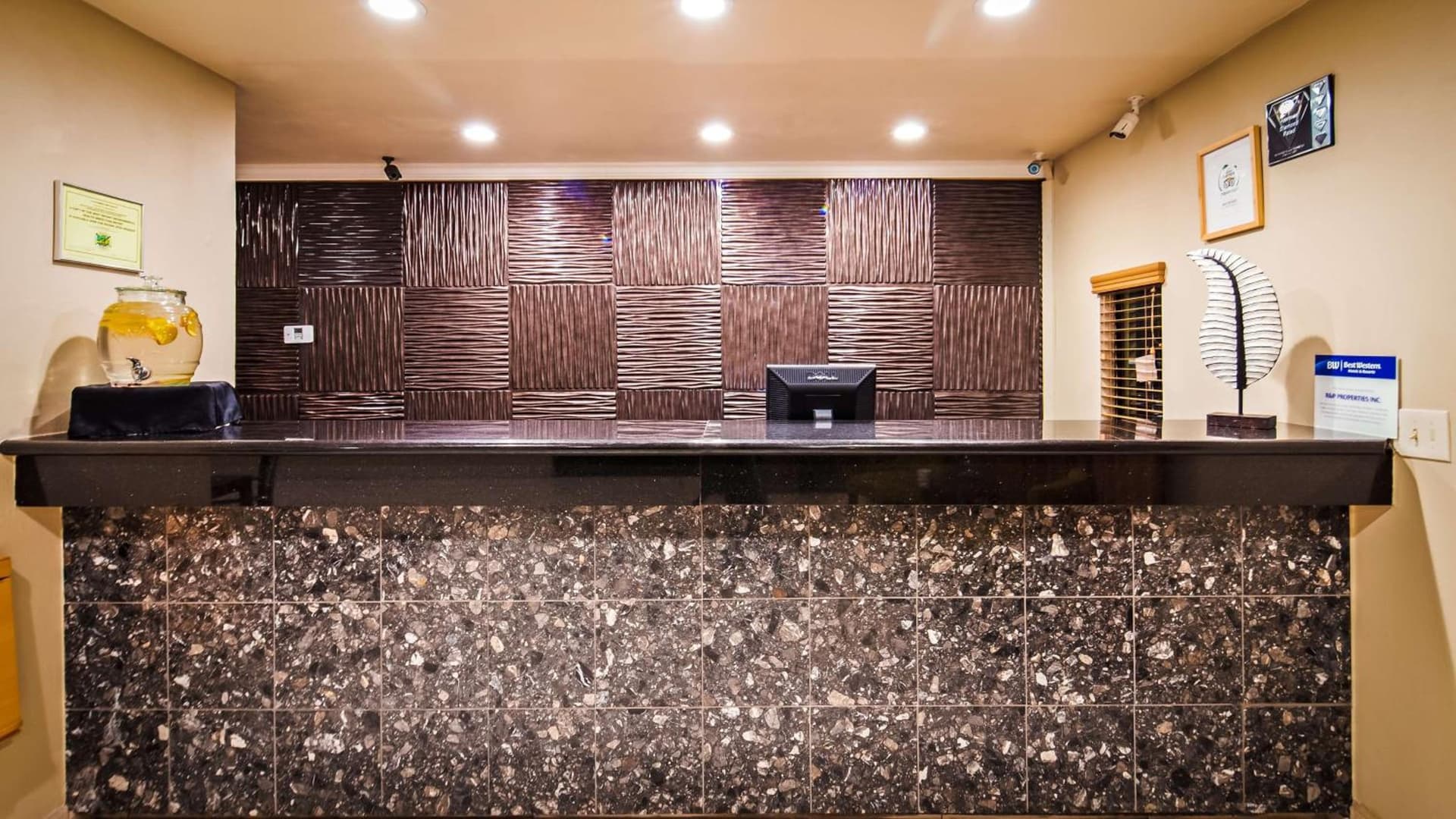 Best Western Heritage Inn property views in Vacaville, CA — gallery photo 3