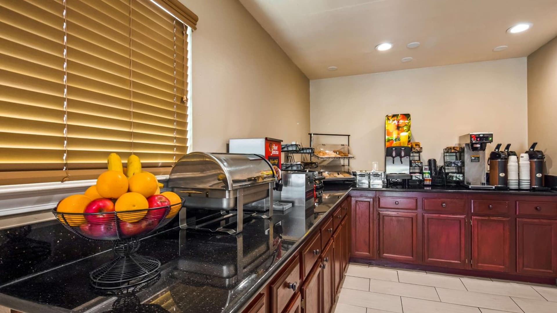 Best Western Heritage Inn property views in Vacaville, CA — gallery photo 3