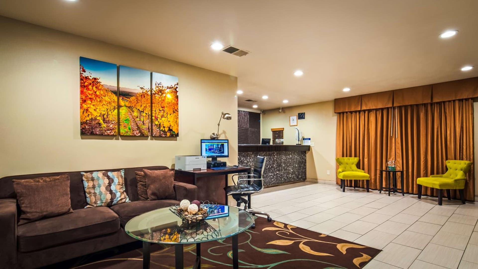 Best Western Heritage Inn interior in Vacaville, CA — gallery photo 2