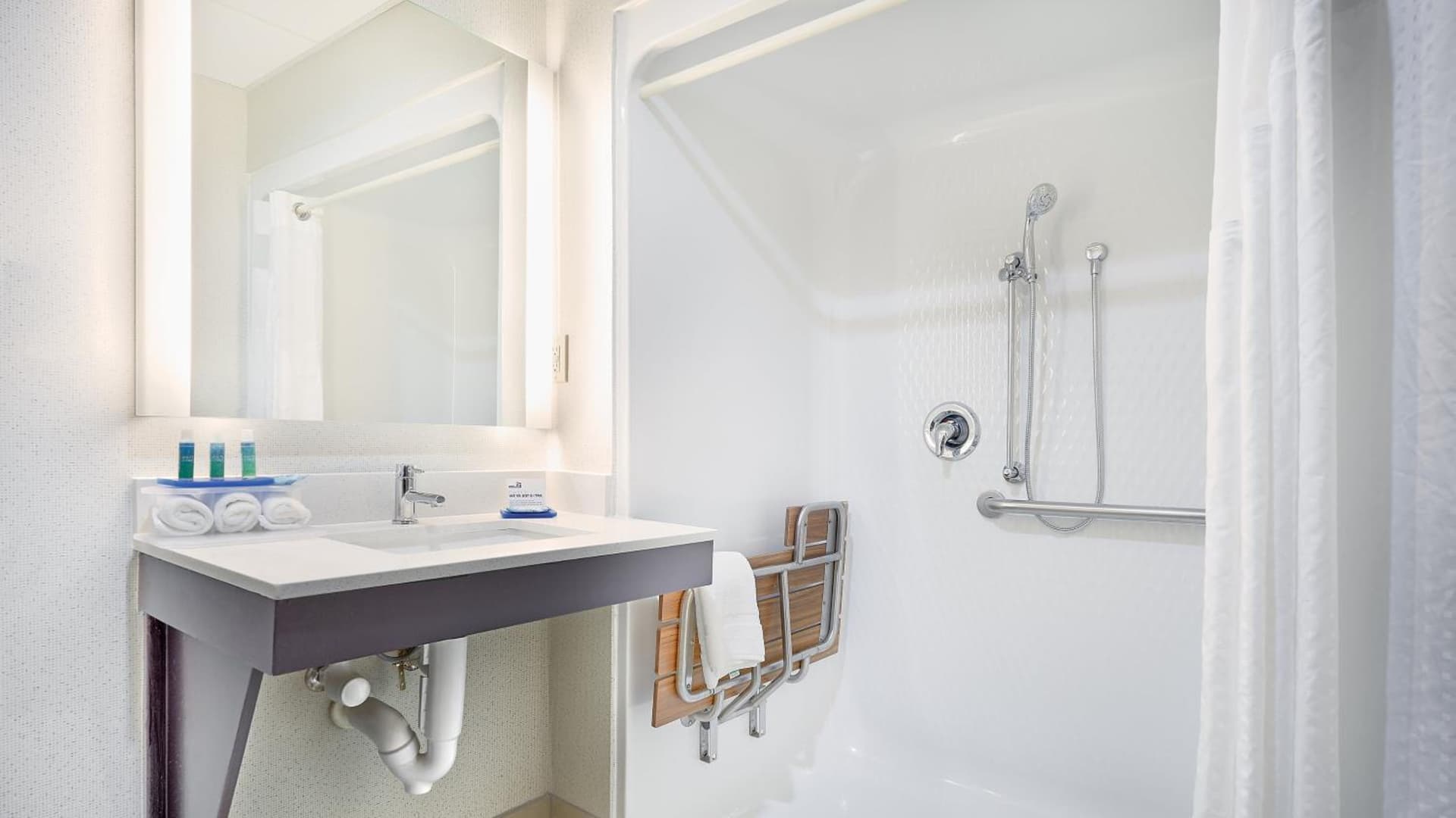 Holiday Inn Express & Suites Asheville SW - Outlet Ctr Area by IHG interior in Asheville, NC — gallery photo 2