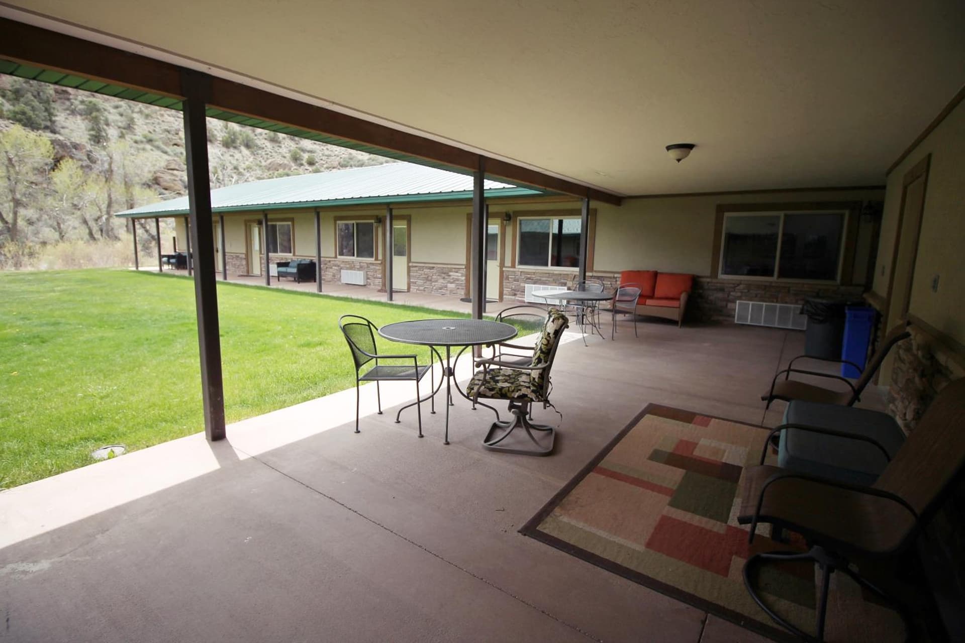 Hidden Canyon Retreat interior in Baker, NV — gallery photo 2