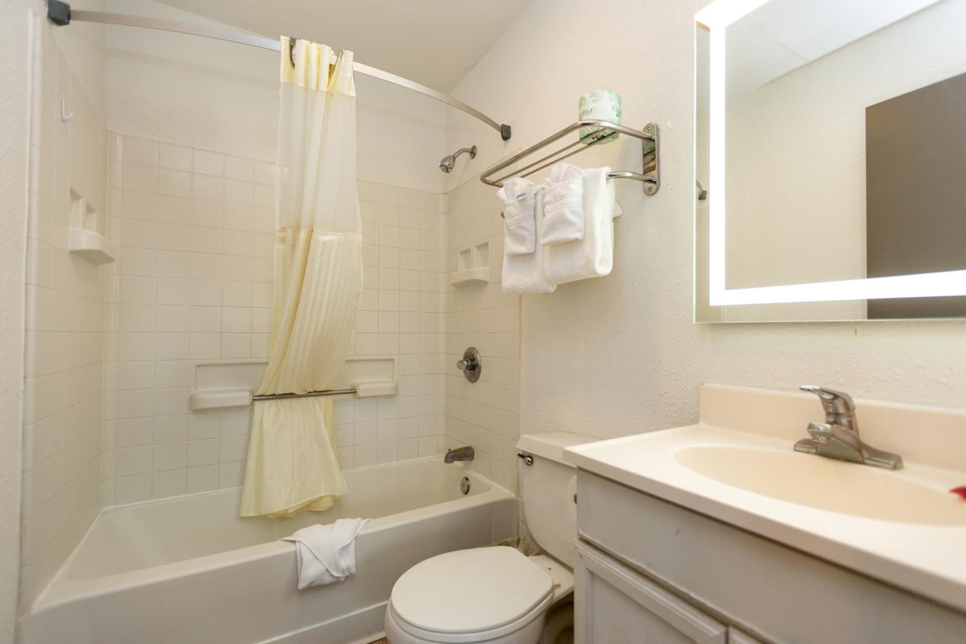 SureStay Hotel by Best Western Seaside Monterey gallery photo in Seaside, CA — image 33