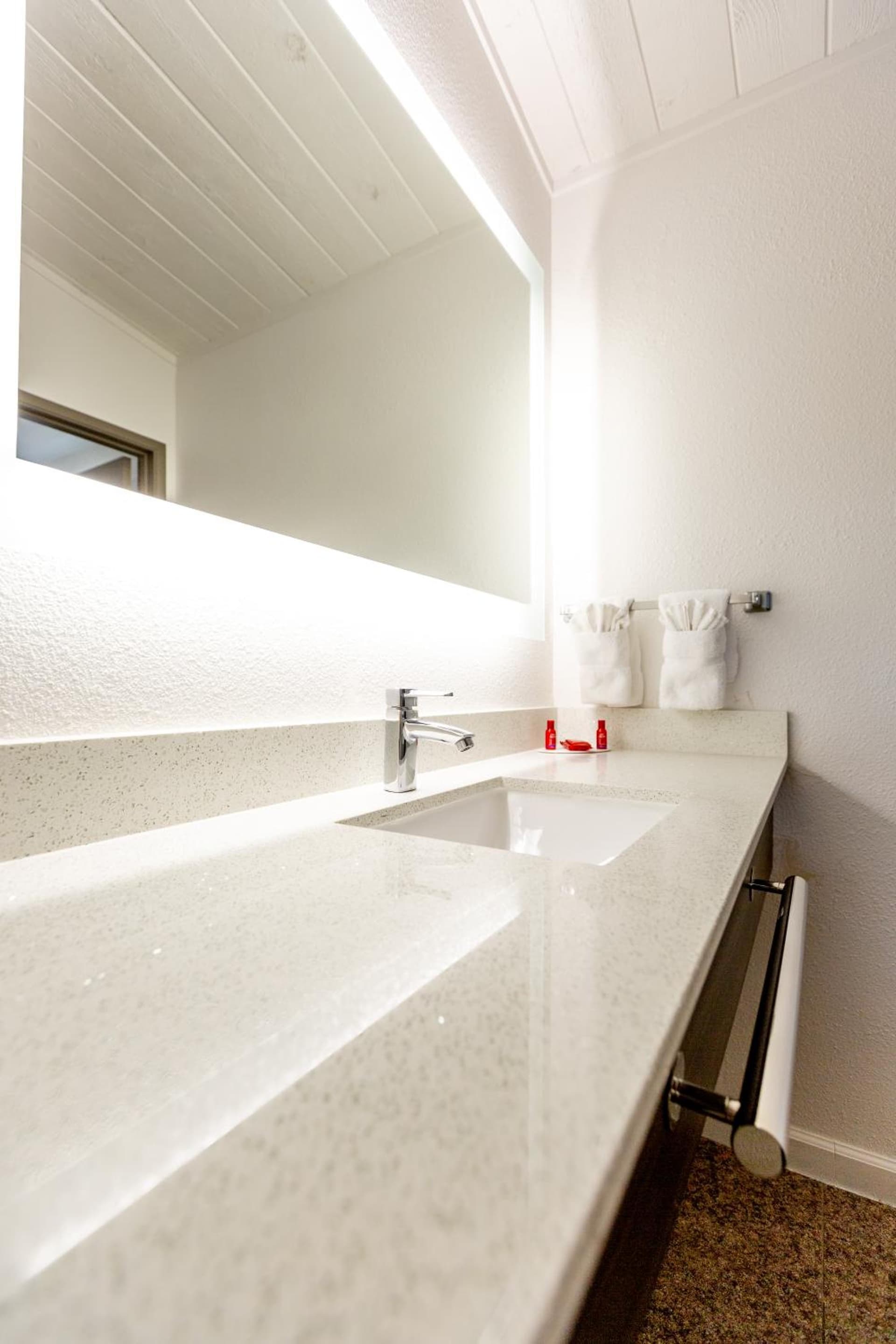 SureStay Hotel by Best Western Seaside Monterey gallery photo in Seaside, CA — image 7