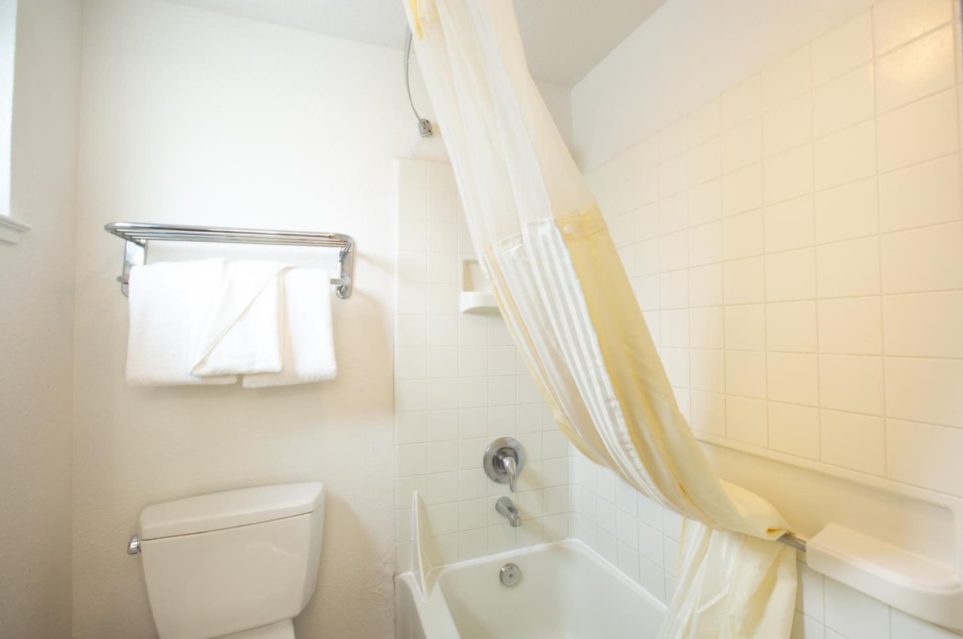 SureStay Hotel by Best Western Seaside Monterey gallery photo in Seaside, CA — image 46